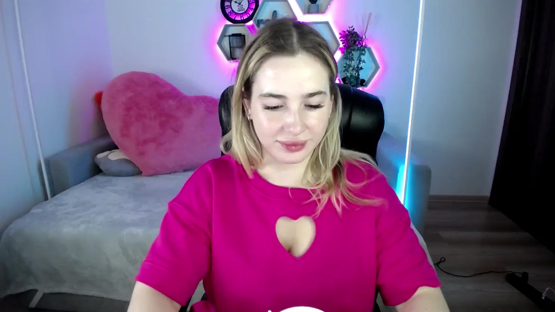 Gallery image thumbnail from SabrinaViolet's myfreecams stream on, 07/23/2025, 10:02 image 3 of 20