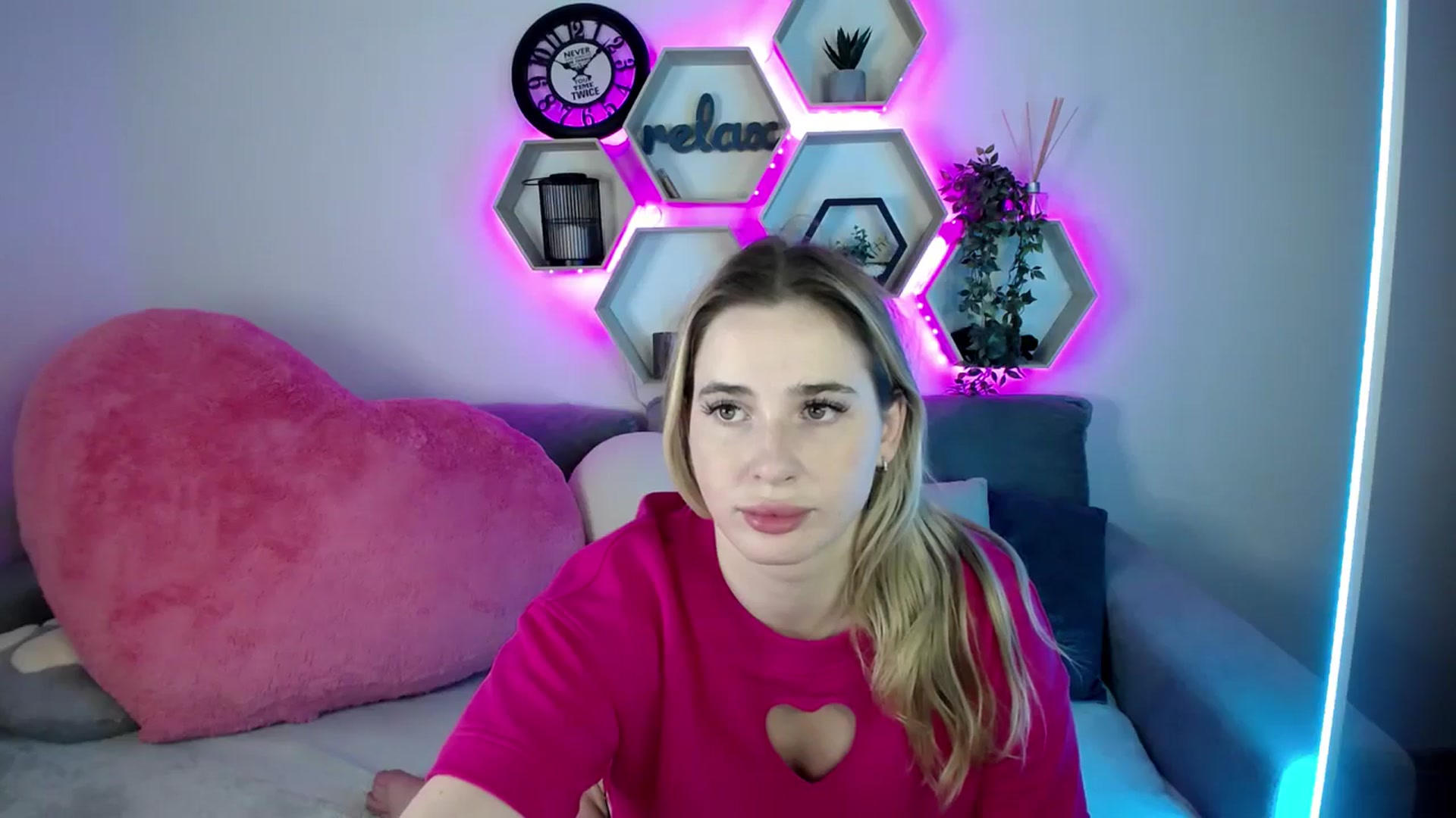 Gallery image thumbnail from SabrinaViolet's myfreecams stream on, 07/23/2025, 10:02 image 12 of 20