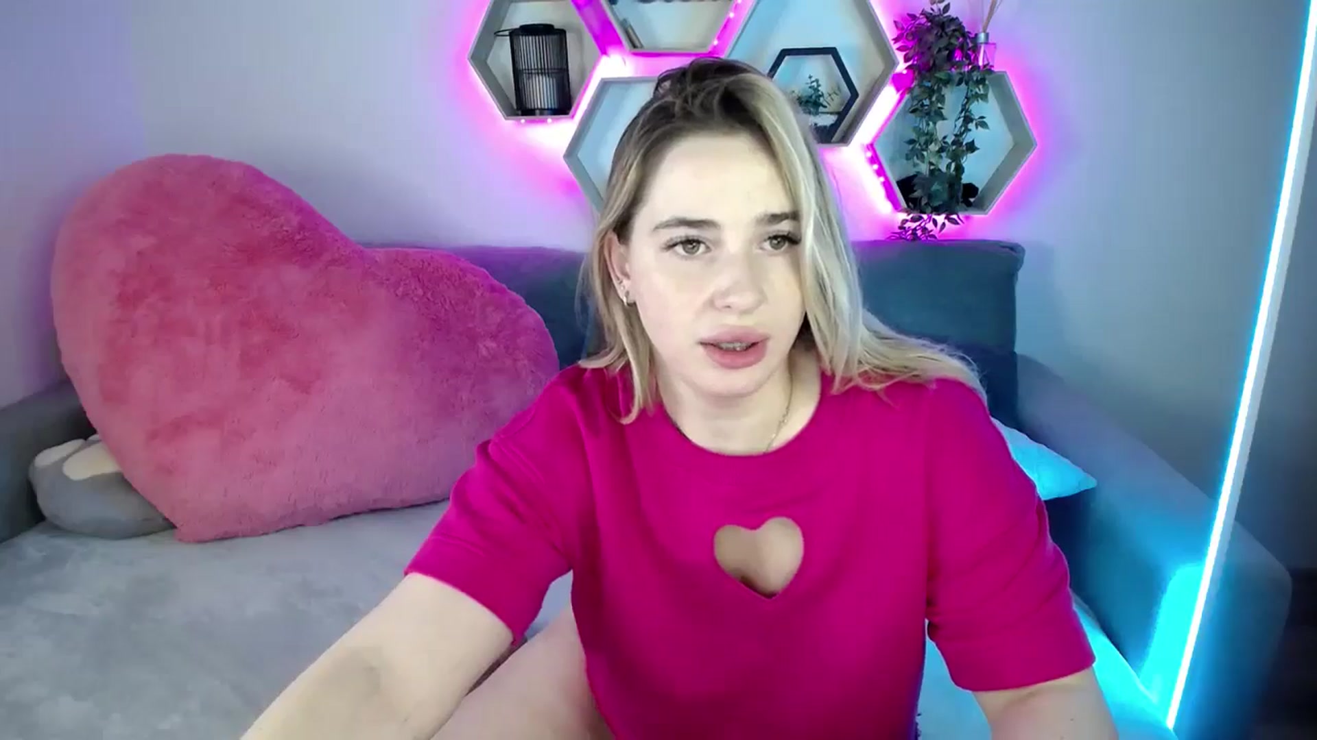 Gallery image thumbnail from SabrinaViolet's myfreecams stream on, 07/23/2025, 10:02 image 20 of 20