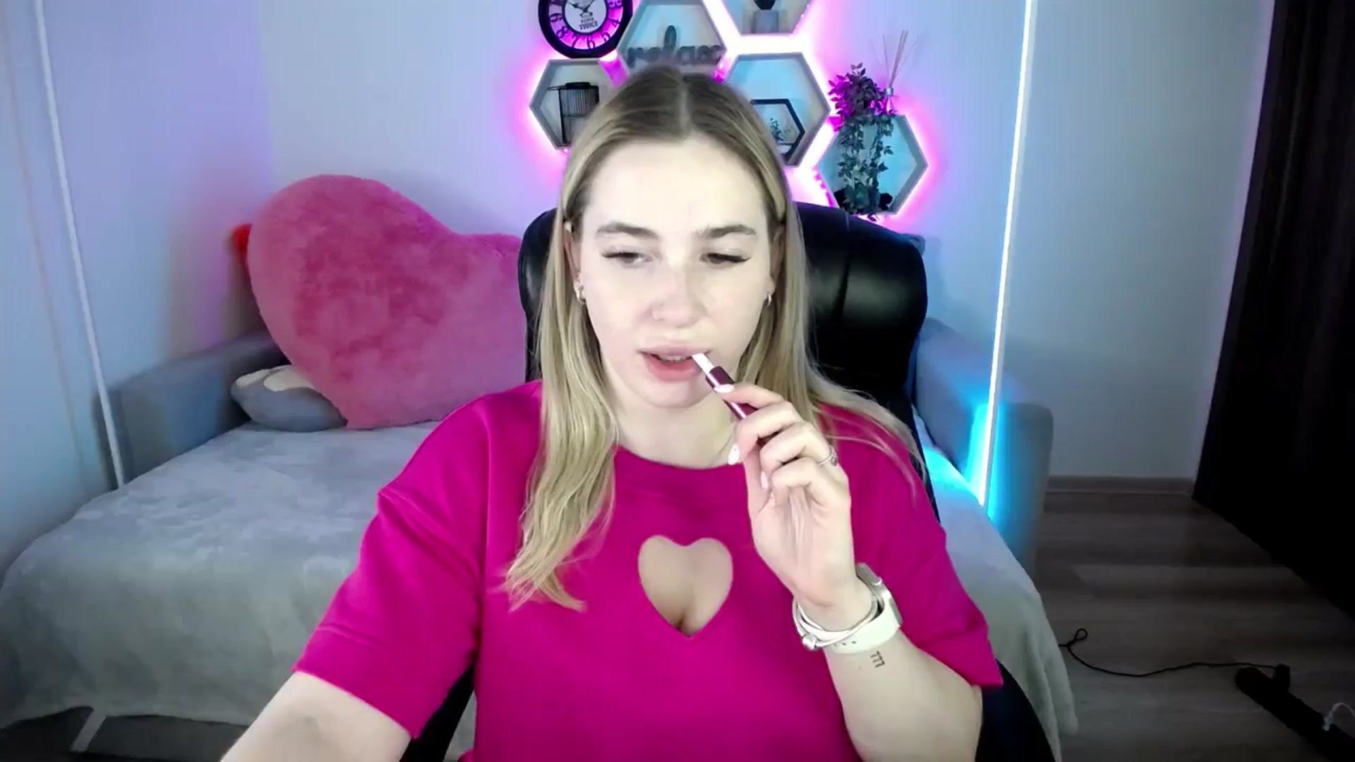 Gallery image thumbnail from SabrinaViolet's myfreecams stream on, 07/23/2025, 10:02 image 6 of 20