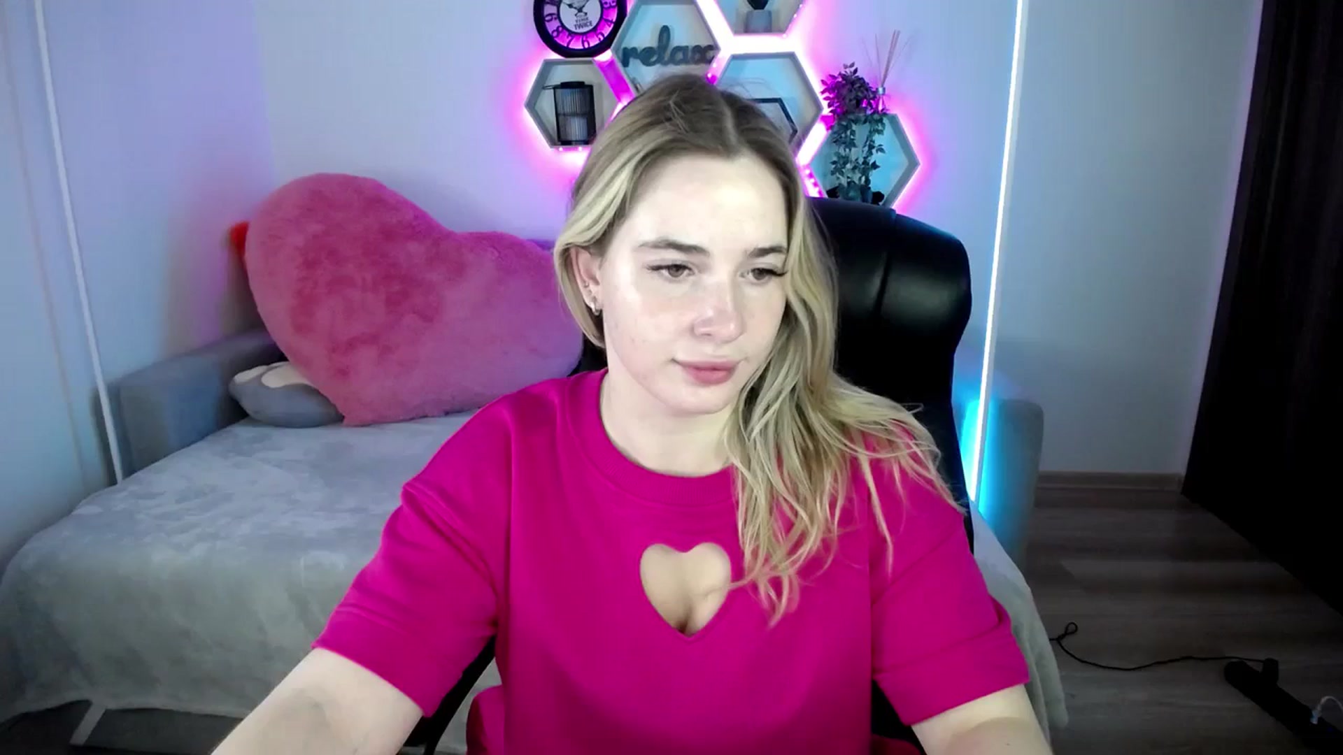 Gallery image thumbnail from SabrinaViolet's myfreecams stream on, 07/23/2025, 10:02 image 1 of 20