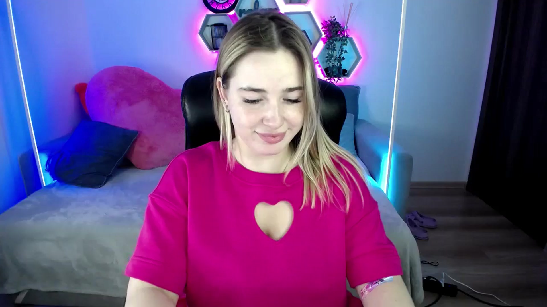 Gallery image thumbnail from SabrinaViolet's myfreecams stream on, 07/25/2025, 08:48 image 8 of 20
