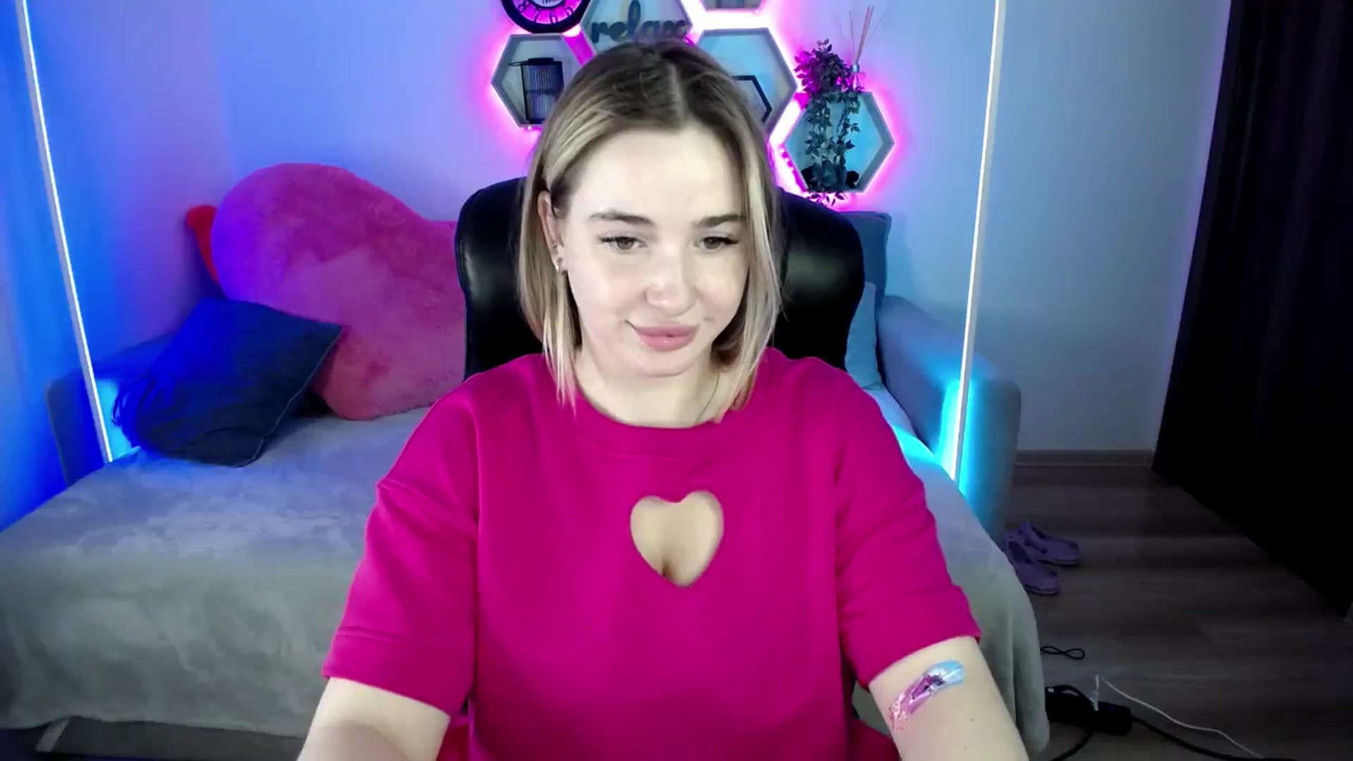 Gallery image thumbnail from SabrinaViolet's myfreecams stream on, 07/25/2025, 08:48 image 9 of 20