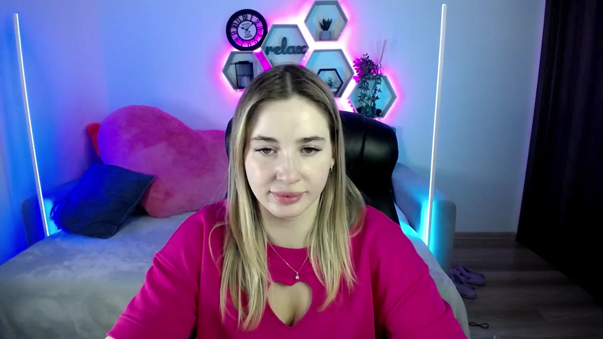 Gallery image thumbnail from SabrinaViolet's myfreecams stream on, 07/25/2025, 08:48 image 1 of 20