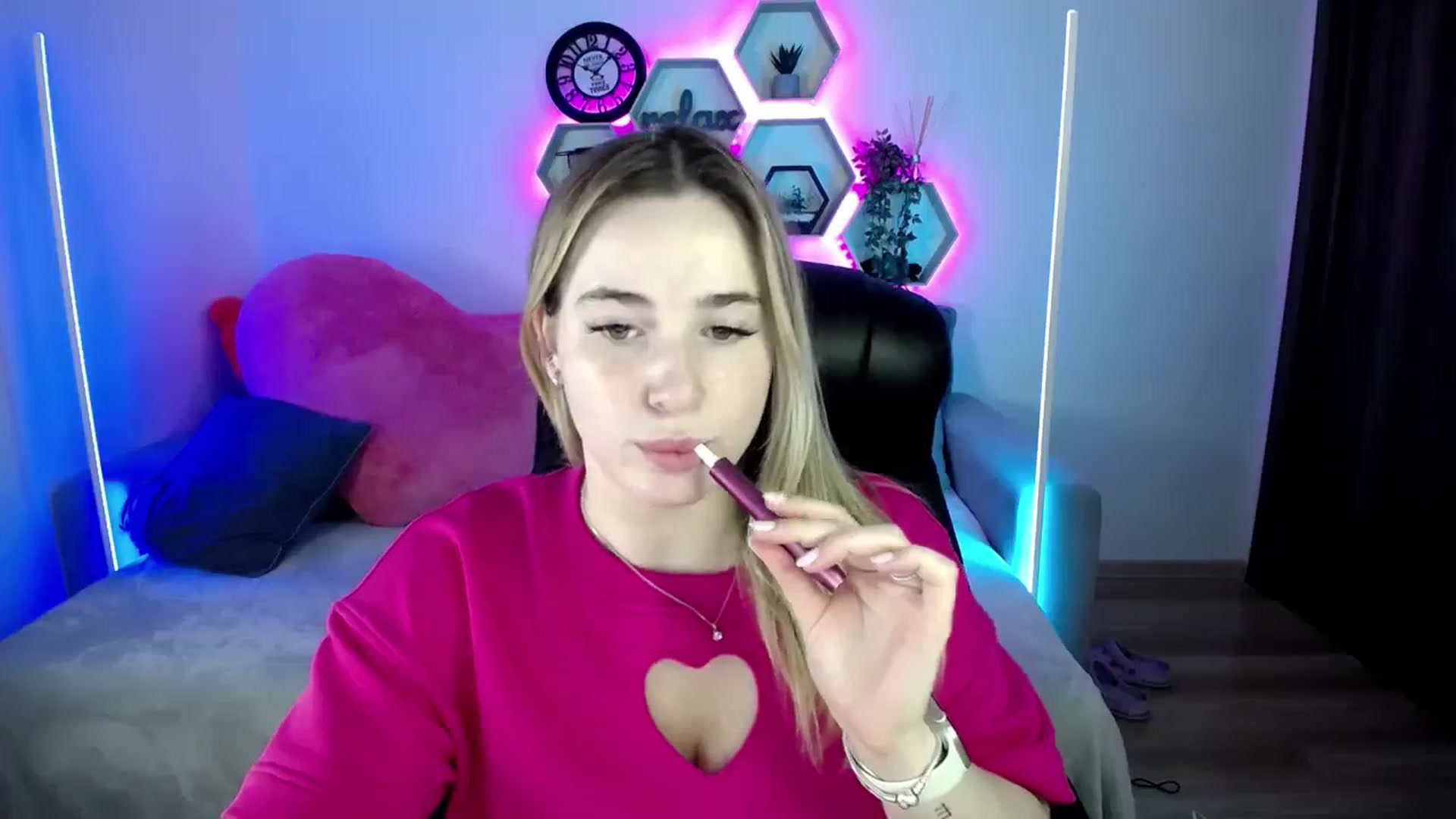 Gallery image thumbnail from SabrinaViolet's myfreecams stream on, 07/25/2025, 08:48 image 2 of 20