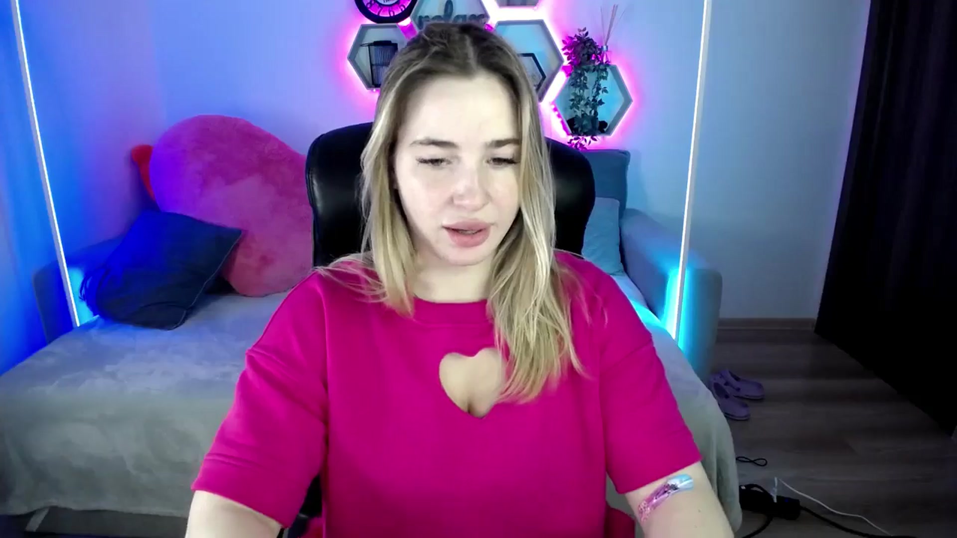Gallery image thumbnail from SabrinaViolet's myfreecams stream on, 07/25/2025, 08:48 image 5 of 20