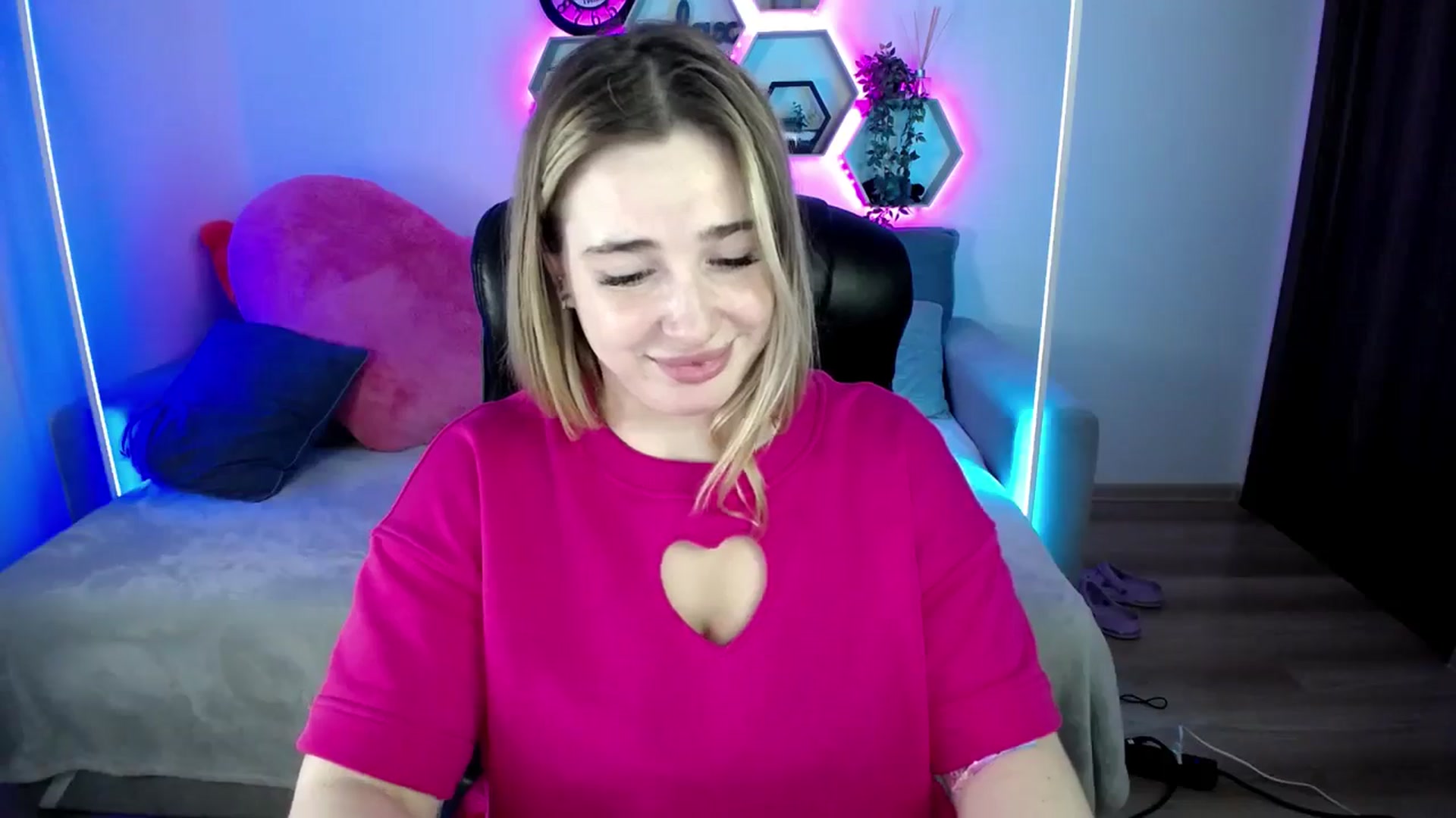 Gallery image thumbnail from SabrinaViolet's myfreecams stream on, 07/25/2025, 08:48 image 10 of 20