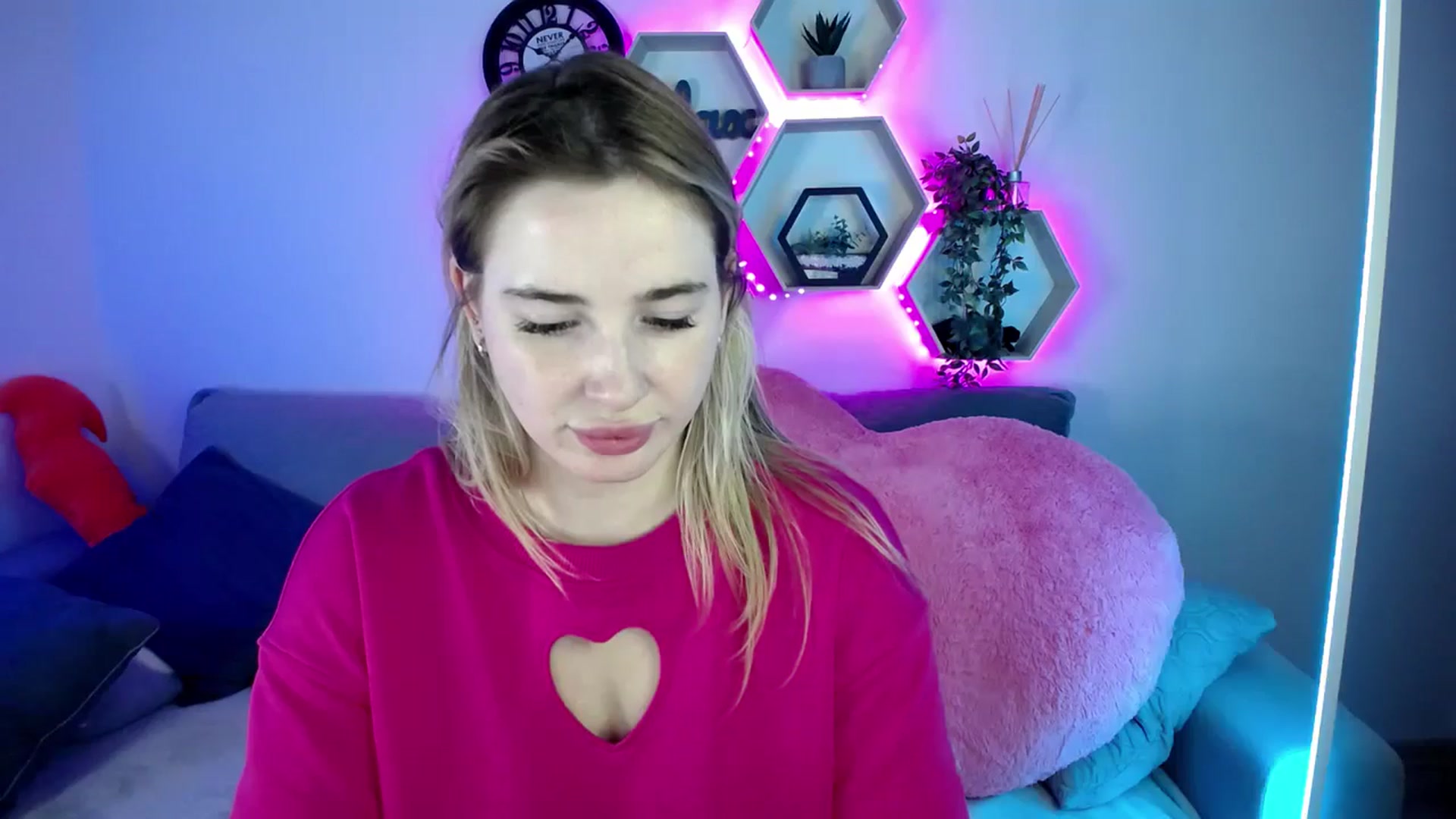 Gallery image thumbnail from SabrinaViolet's myfreecams stream on, 07/25/2025, 11:25 image 5 of 20