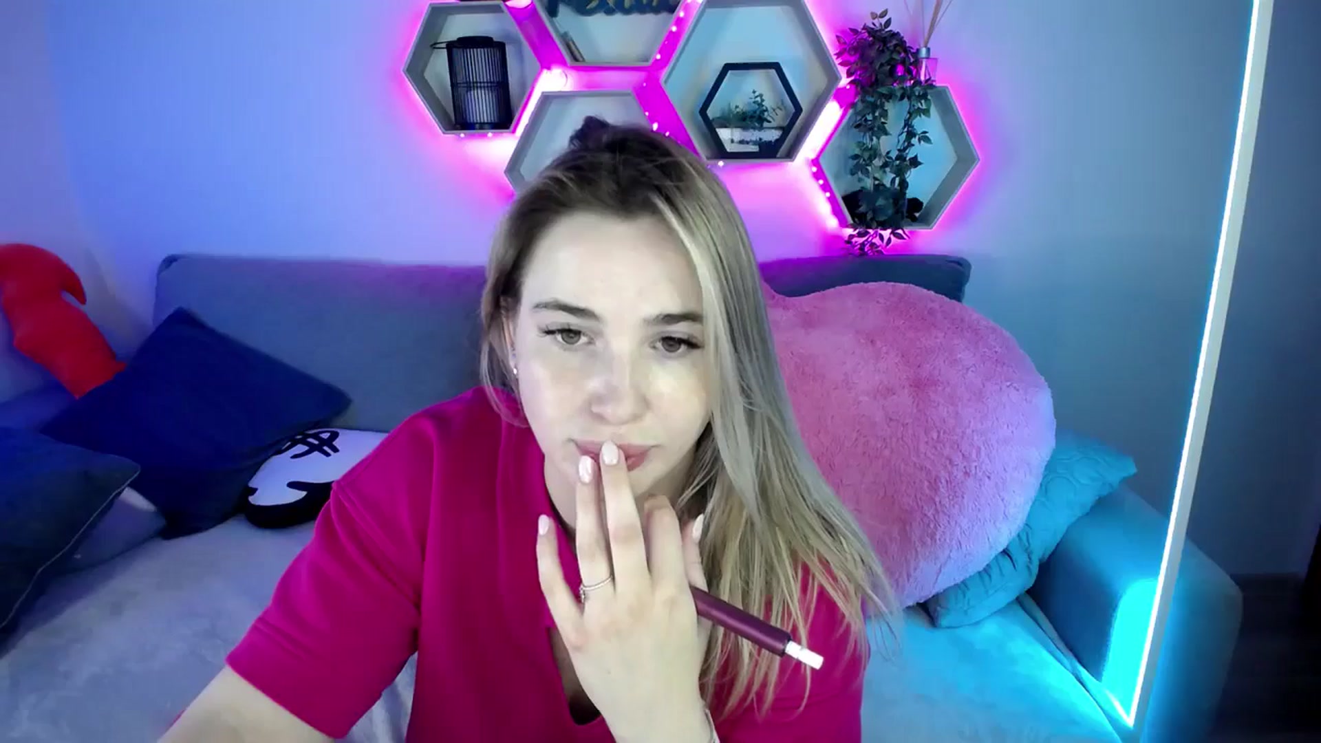 Gallery image thumbnail from SabrinaViolet's myfreecams stream on, 07/25/2025, 11:25 image 11 of 20