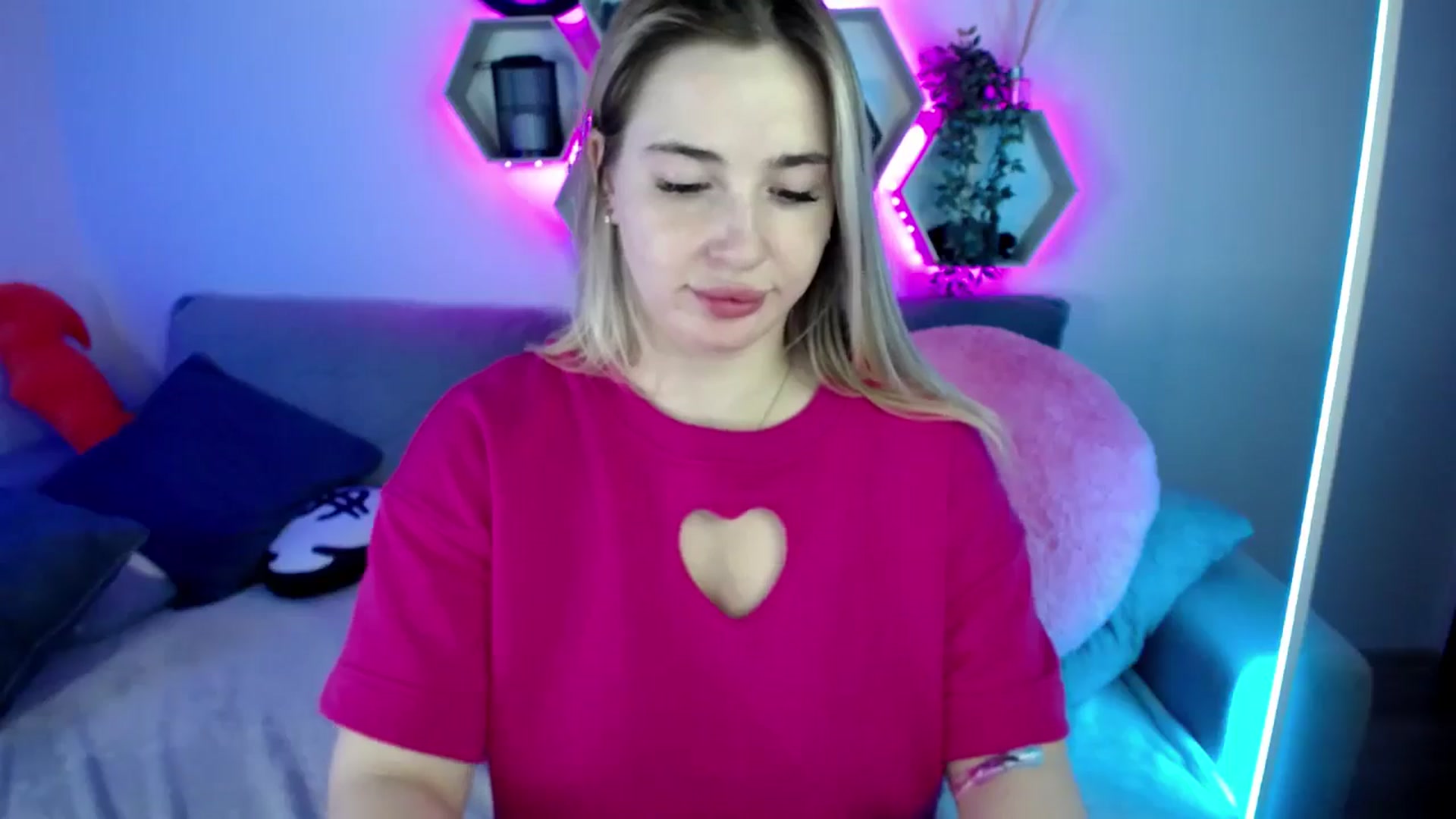 Gallery image thumbnail from SabrinaViolet's myfreecams stream on, 07/25/2025, 13:09 image 5 of 20