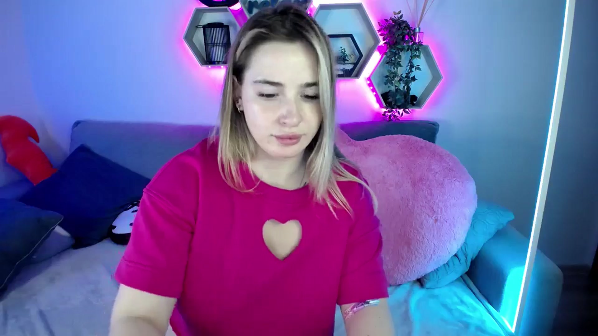 Gallery image thumbnail from SabrinaViolet's myfreecams stream on, 07/25/2025, 13:09 image 2 of 20