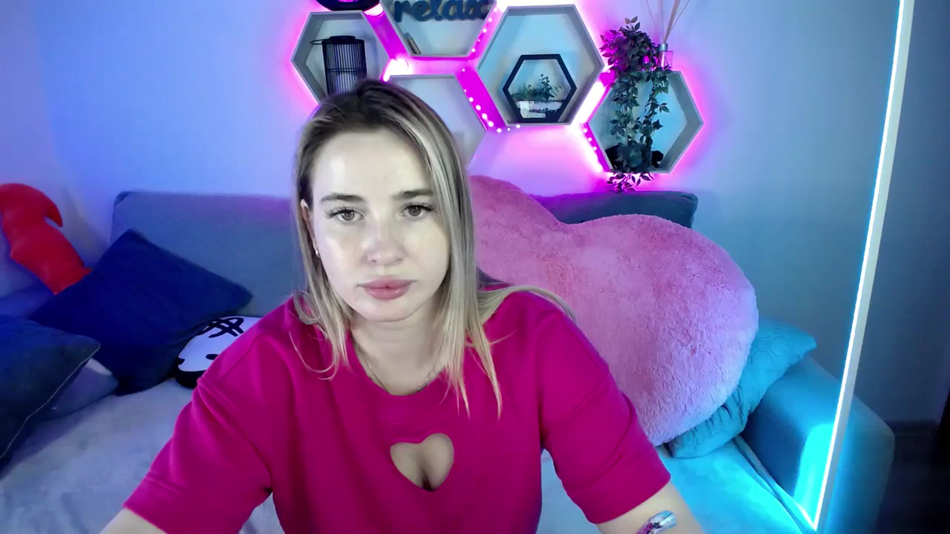 Gallery image thumbnail from SabrinaViolet's myfreecams stream on, 07/25/2025, 13:09 image 1 of 20