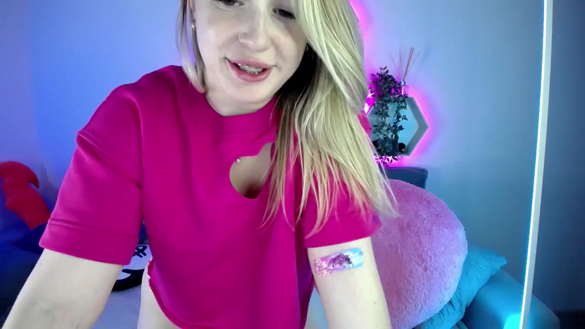 Gallery image thumbnail from SabrinaViolet's myfreecams stream on, 07/25/2025, 13:09 image 4 of 20