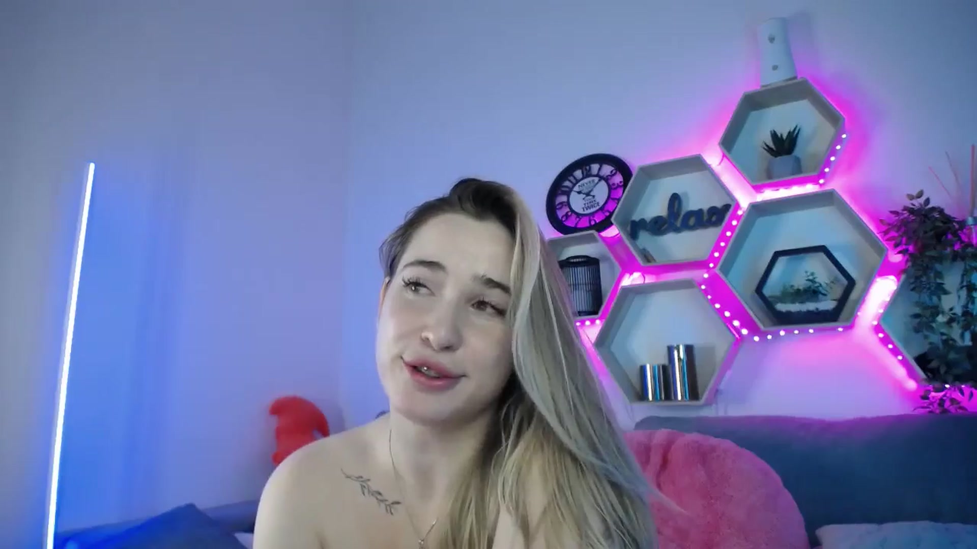 Gallery image thumbnail from SabrinaViolet's myfreecams stream on, 07/26/2025, 09:54 image 11 of 20