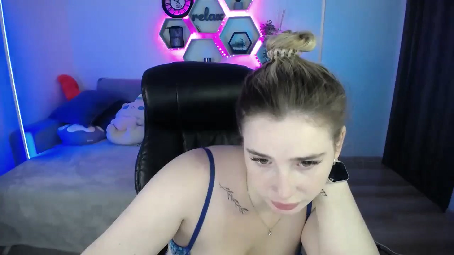 Gallery image thumbnail from SabrinaViolet's myfreecams stream on, 07/27/2025, 09:19 image 3 of 20