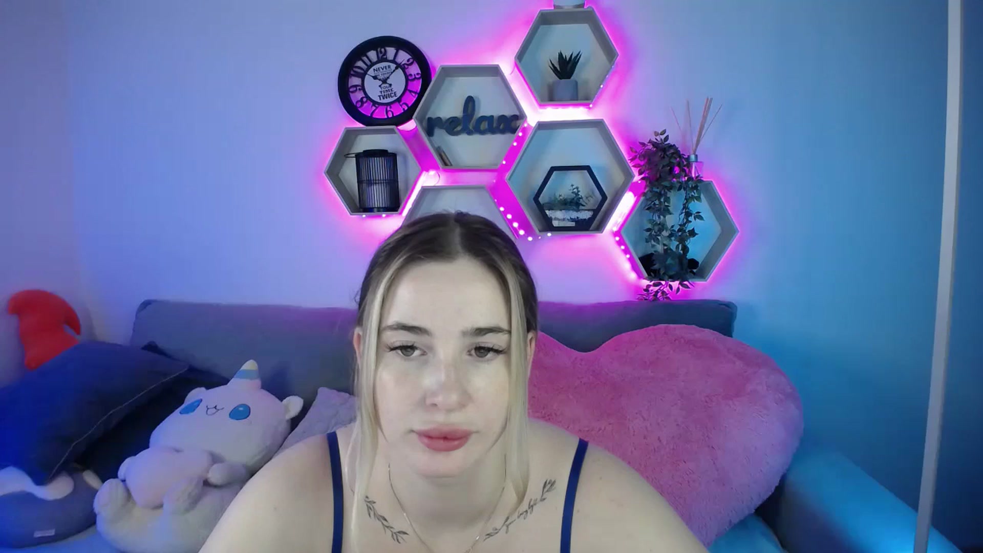 Gallery image thumbnail from SabrinaViolet's myfreecams stream on, 07/27/2025, 12:17 image 1 of 20