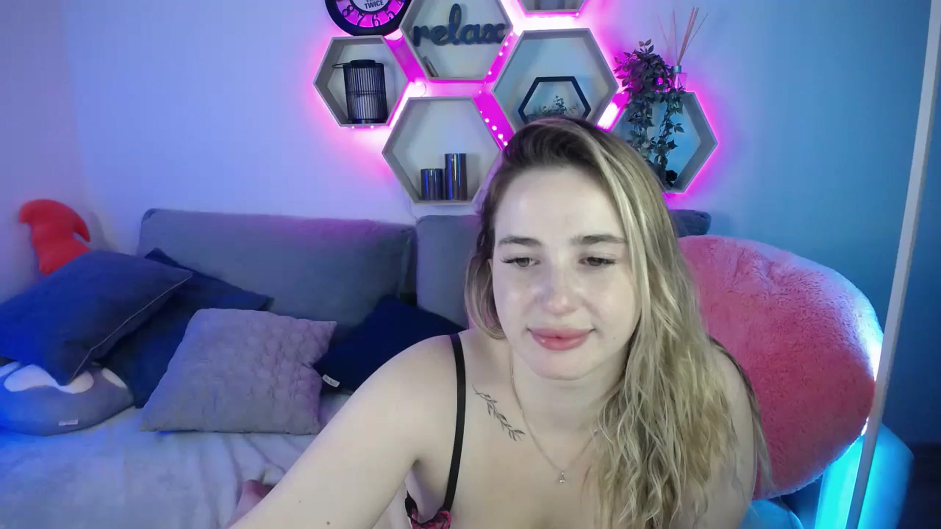 Gallery image thumbnail from SabrinaViolet's myfreecams stream on, 07/29/2025, 11:08 image 16 of 20
