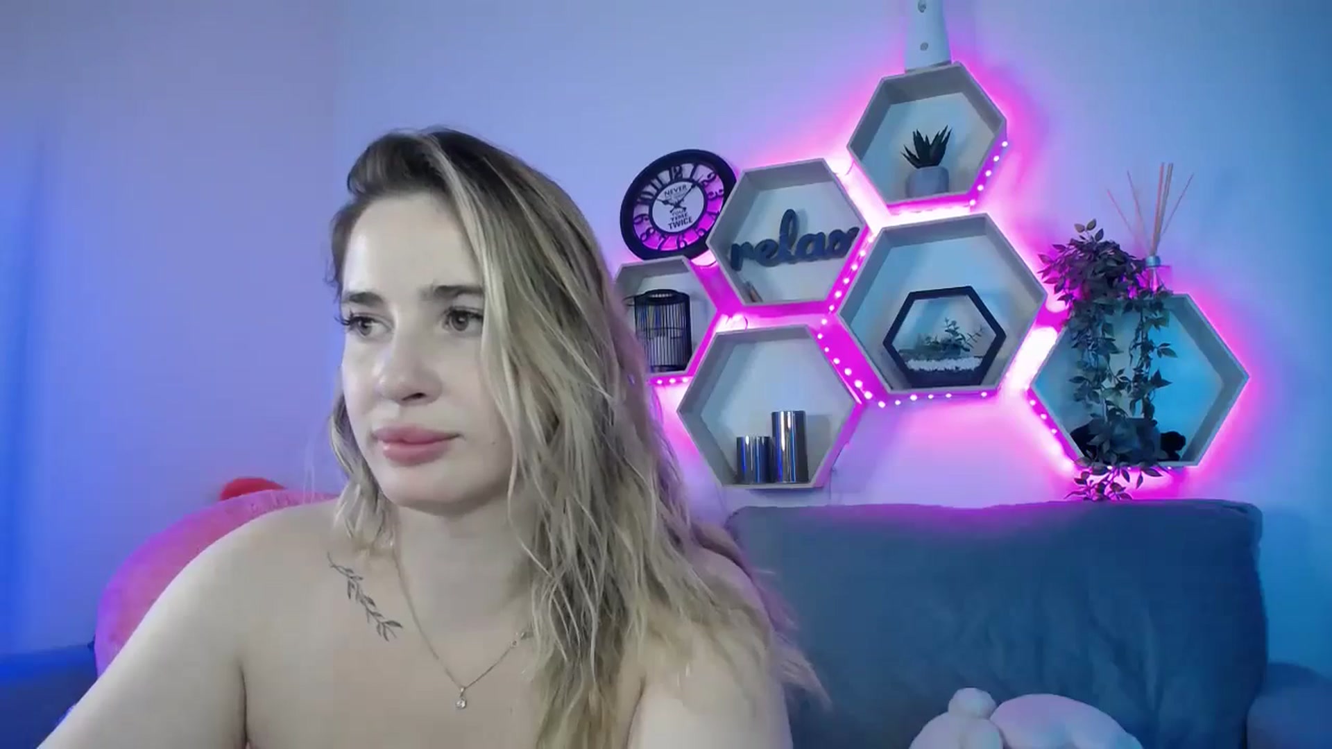 Gallery image thumbnail from SabrinaViolet's myfreecams stream on, 07/29/2025, 11:56 image 7 of 20