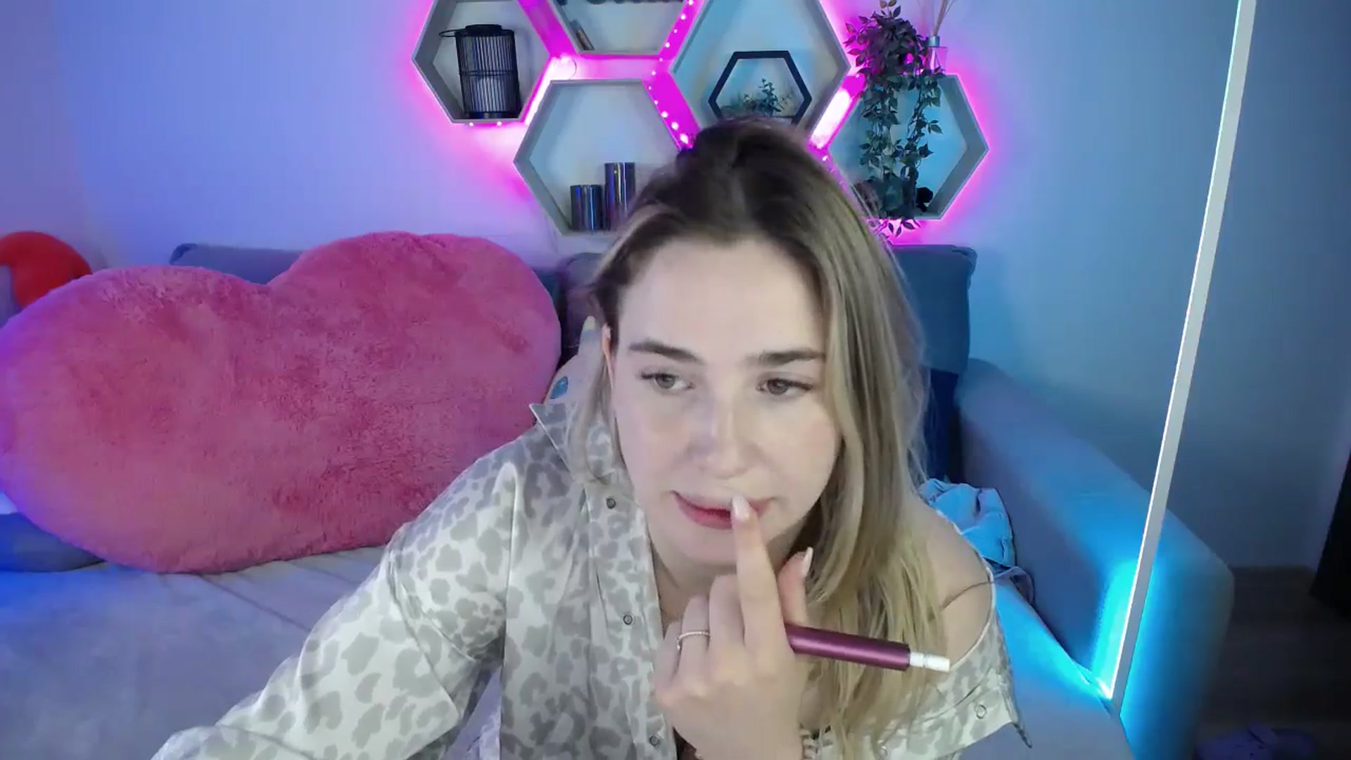 Gallery image thumbnail from SabrinaViolet's myfreecams stream on, 08/08/2025, 10:15 image 7 of 20