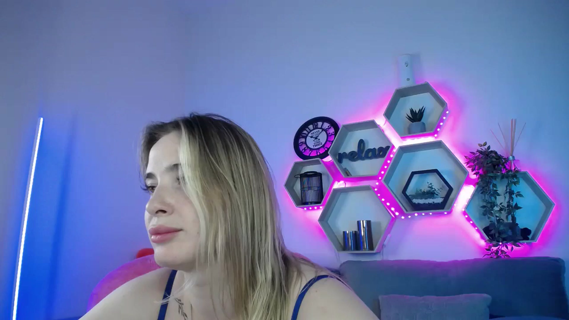 Gallery image thumbnail from SabrinaViolet's myfreecams stream on, 08/08/2025, 12:43 image 1 of 20