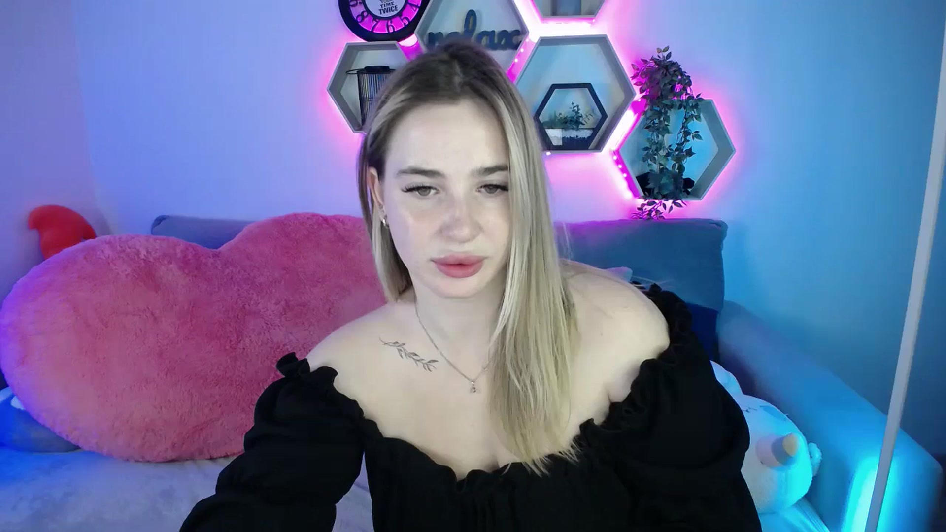 Gallery image thumbnail from SabrinaViolet's myfreecams stream on, 08/09/2025, 09:39 image 16 of 20