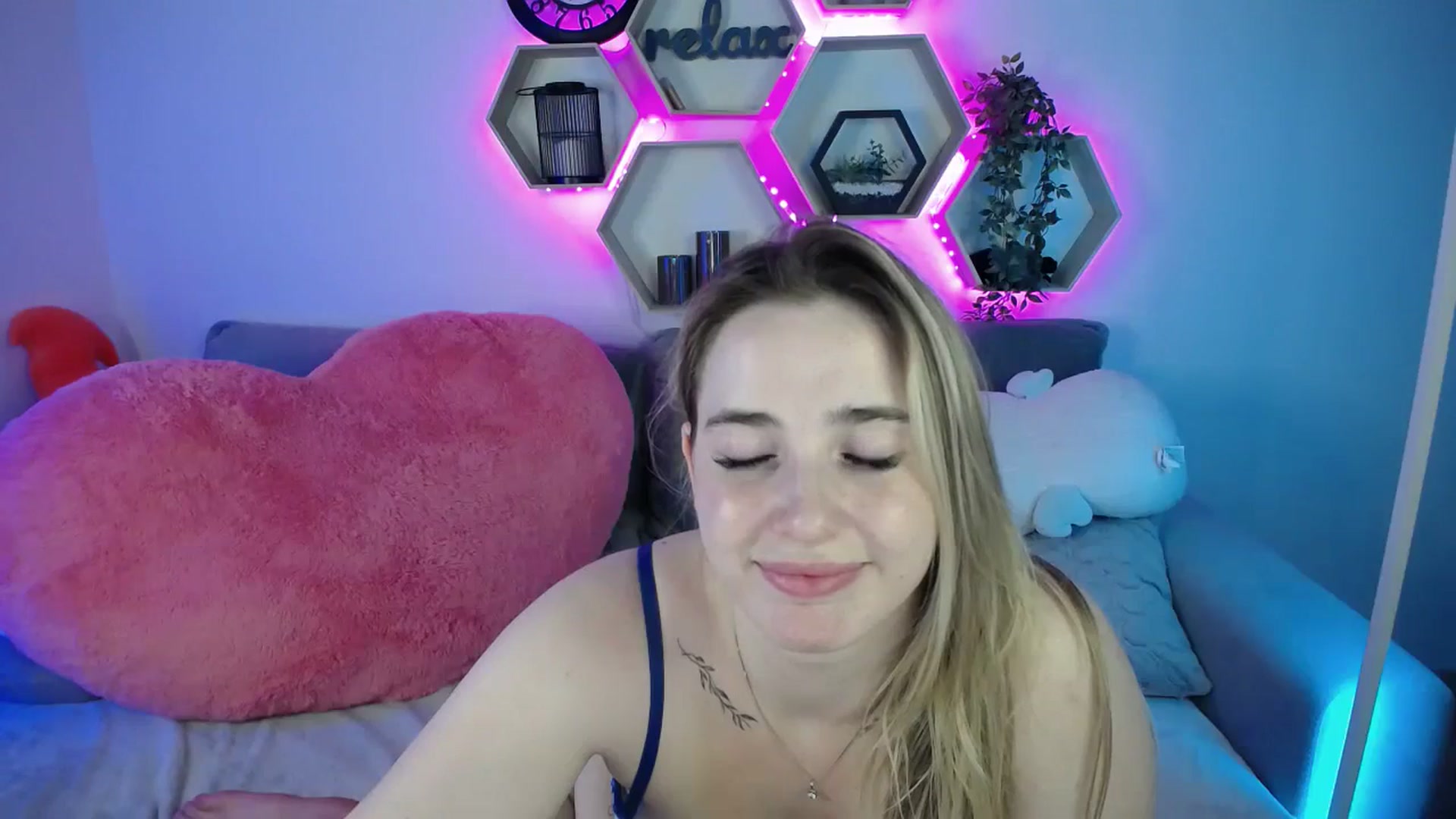 Gallery image thumbnail from SabrinaViolet's myfreecams stream on, 08/10/2025, 10:33 image 19 of 20