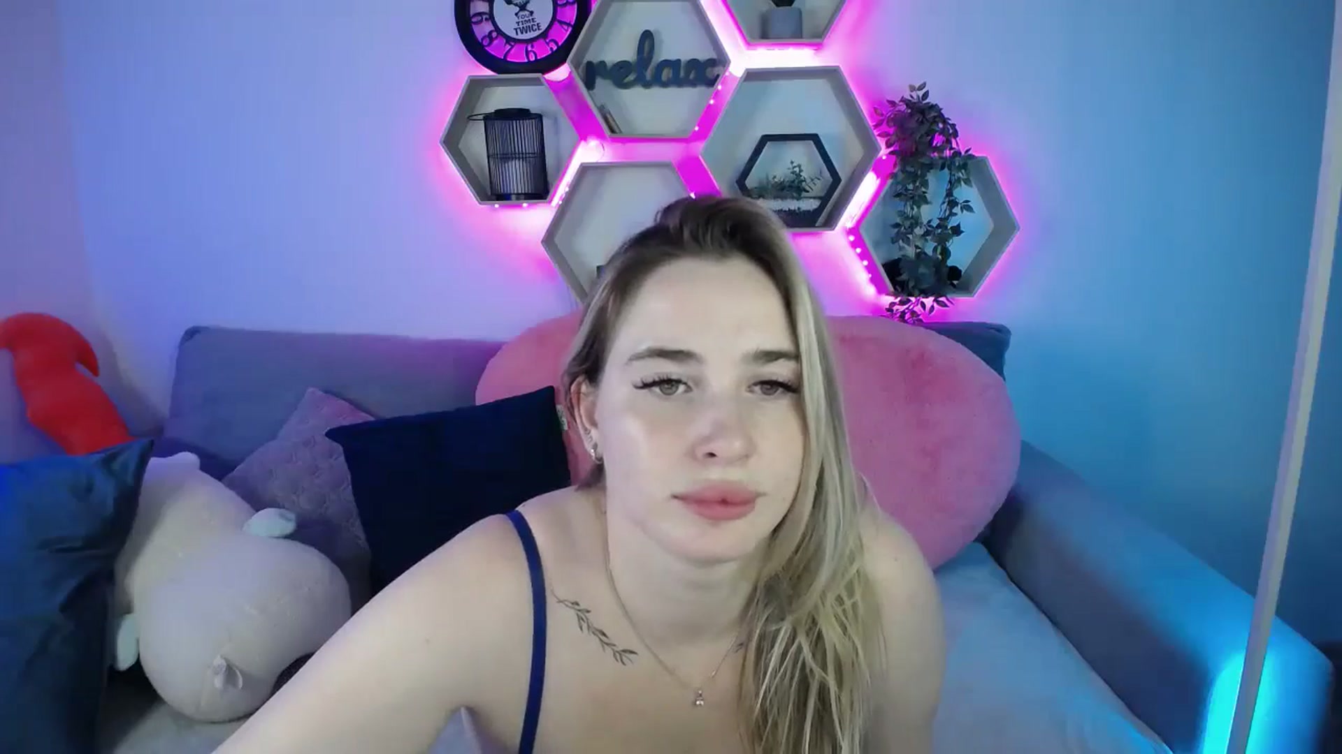 Gallery image thumbnail from SabrinaViolet's myfreecams stream on, 08/10/2025, 13:23 image 6 of 20