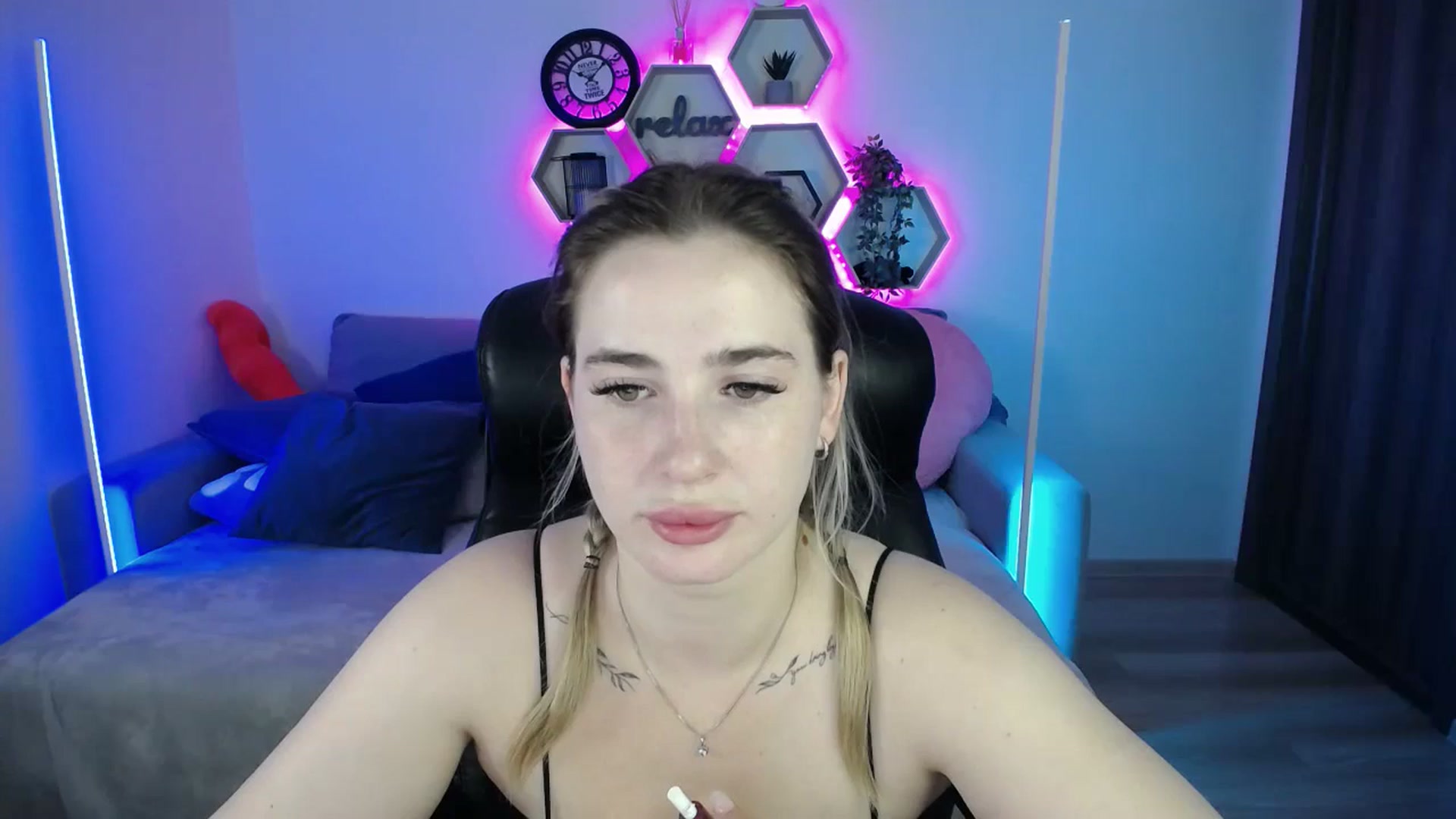 Gallery image thumbnail from SabrinaViolet's myfreecams stream on, 08/11/2025, 10:39 image 1 of 20