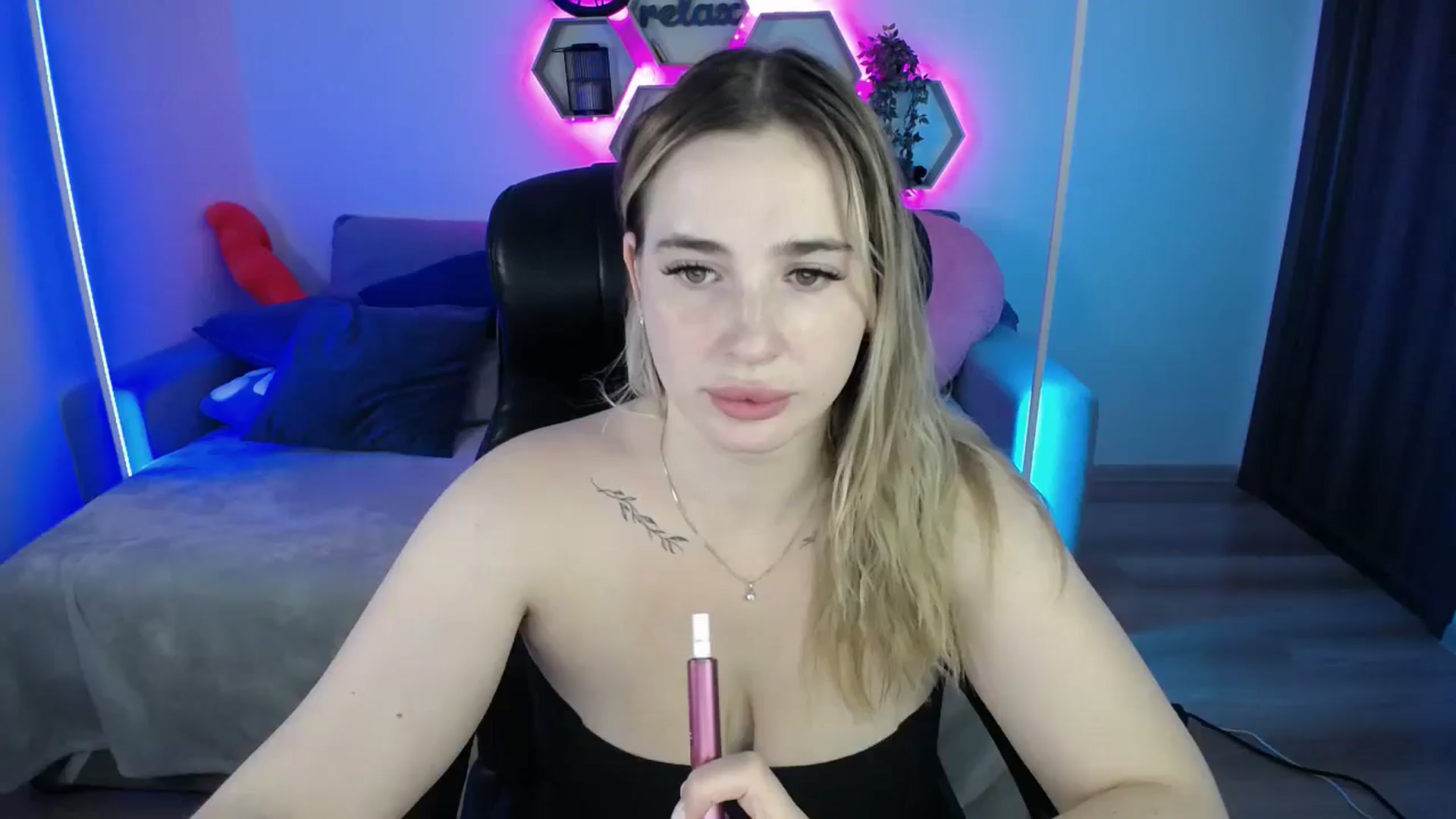 Gallery image thumbnail from SabrinaViolet's myfreecams stream on, 08/11/2025, 10:39 image 13 of 20