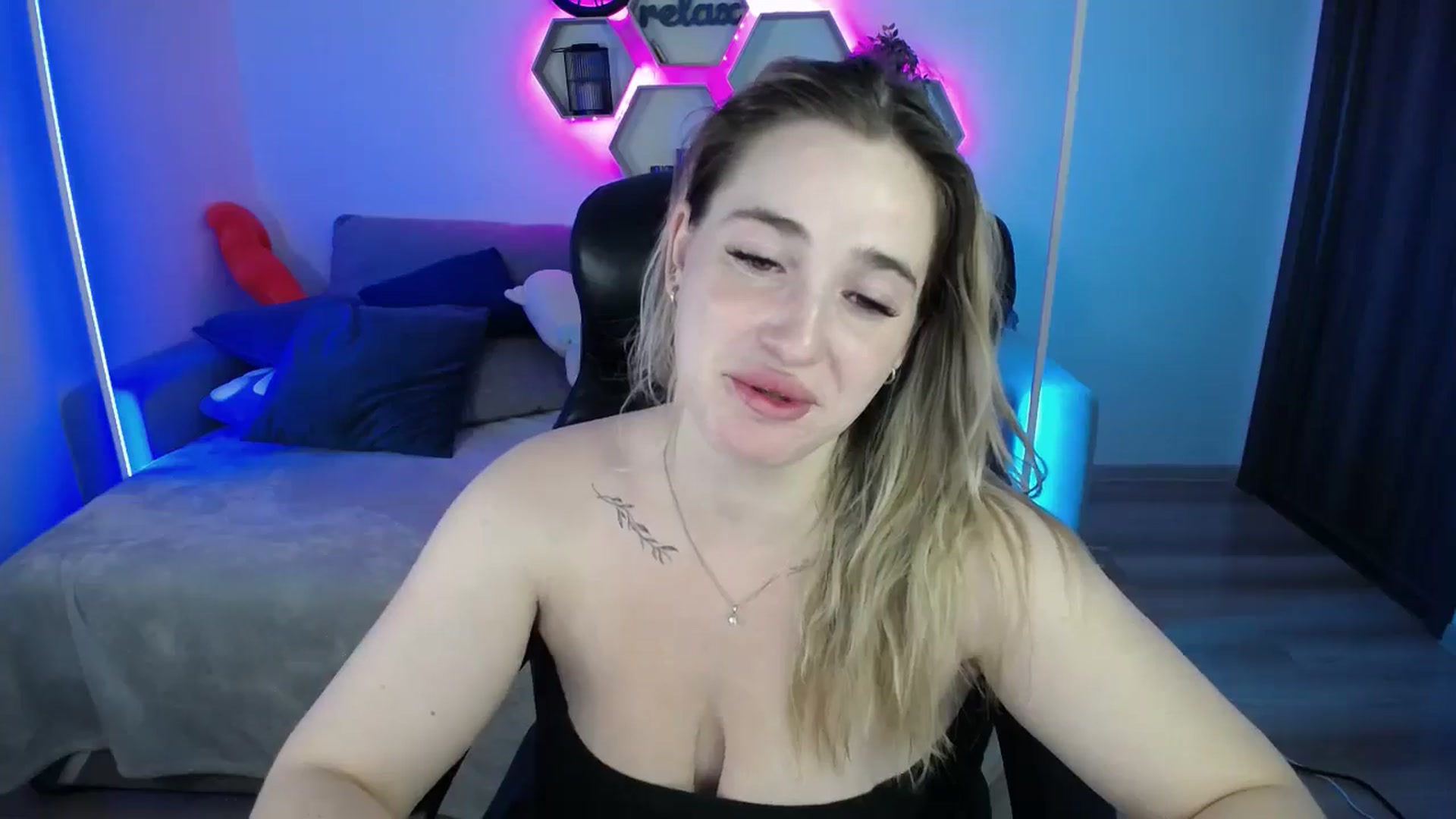 Gallery image thumbnail from SabrinaViolet's myfreecams stream on, 08/11/2025, 10:39 image 14 of 20