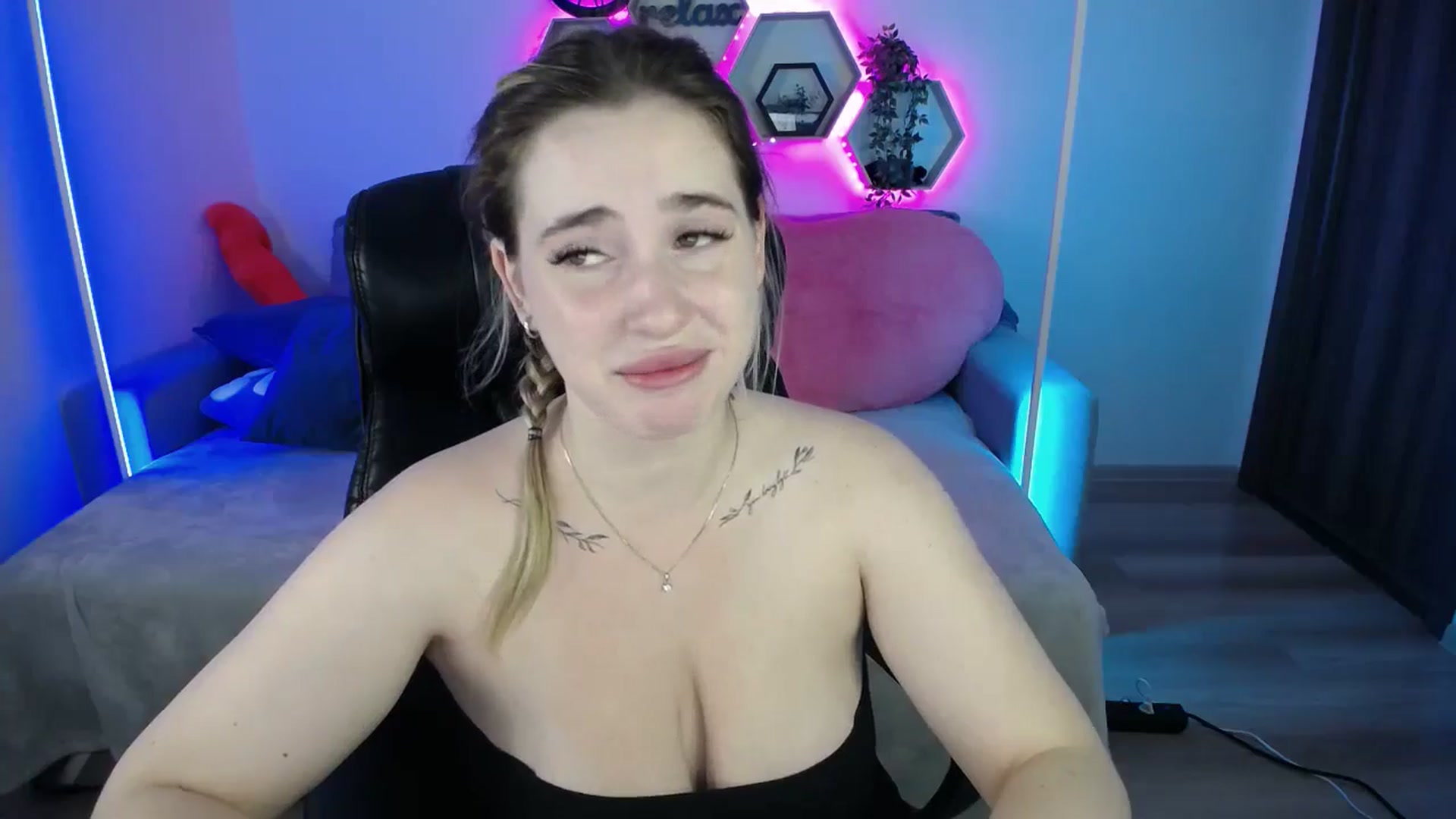 Gallery image thumbnail from SabrinaViolet's myfreecams stream on, 08/11/2025, 10:39 image 8 of 20