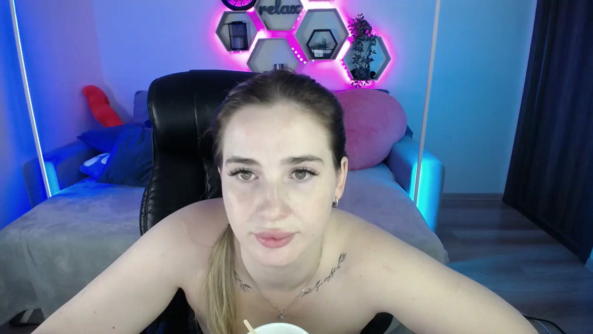 Gallery image thumbnail from SabrinaViolet's myfreecams stream on, 08/11/2025, 11:35 image 12 of 20