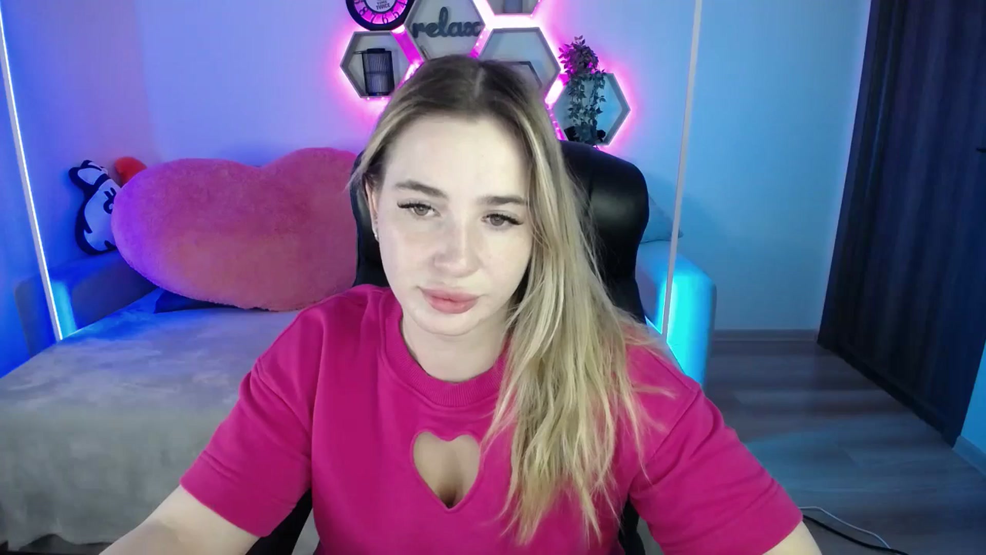 Gallery image thumbnail from SabrinaViolet's myfreecams stream on, 08/15/2025, 09:01 image 2 of 20