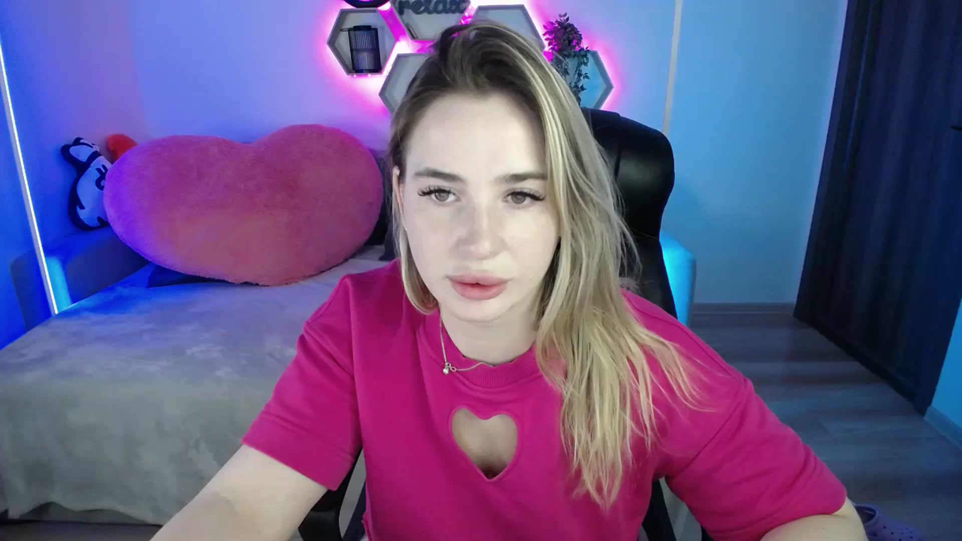 Gallery image thumbnail from SabrinaViolet's myfreecams stream on, 08/15/2025, 09:01 image 15 of 20