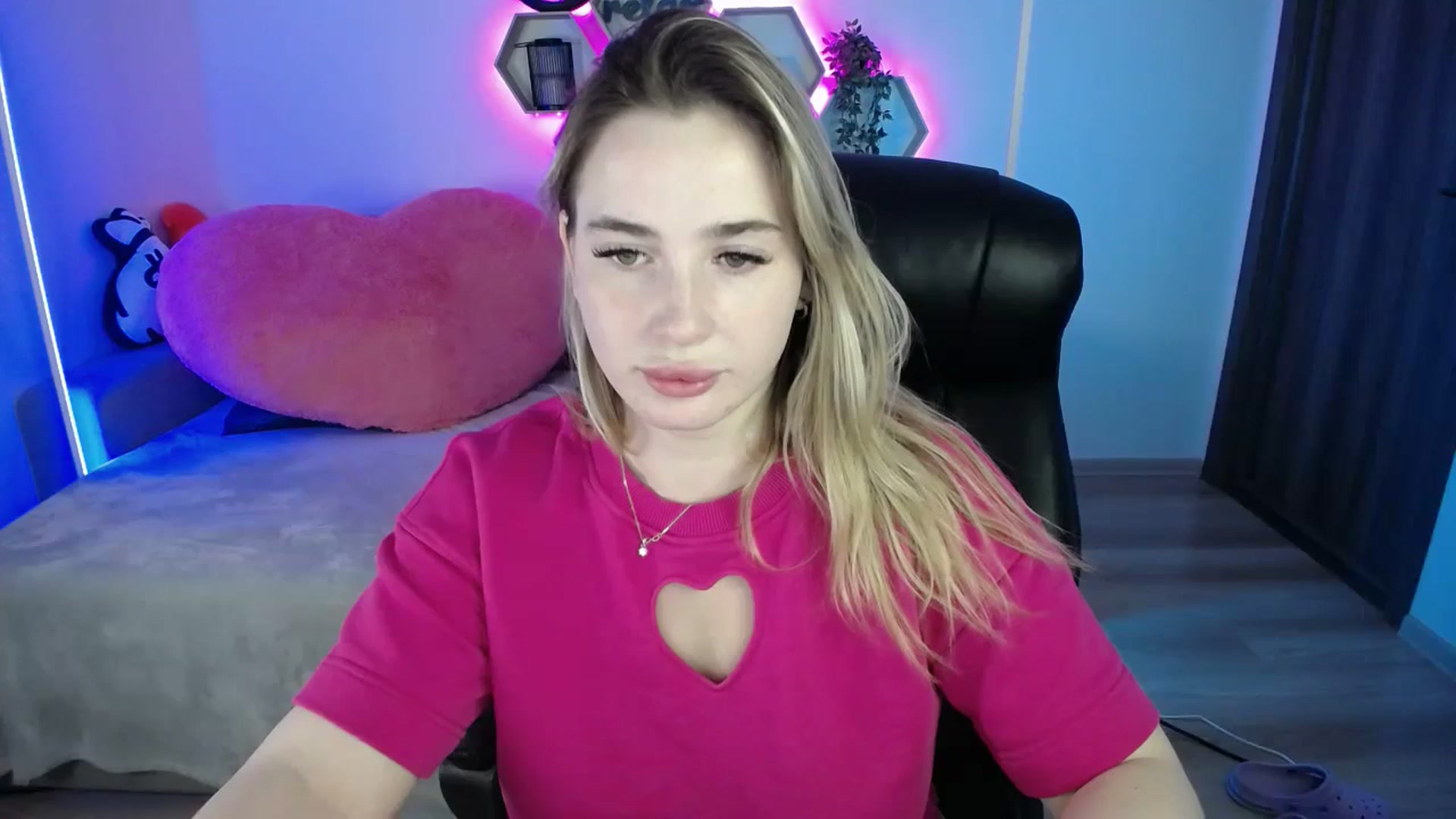 Gallery image thumbnail from SabrinaViolet's myfreecams stream on, 08/15/2025, 09:01 image 19 of 20