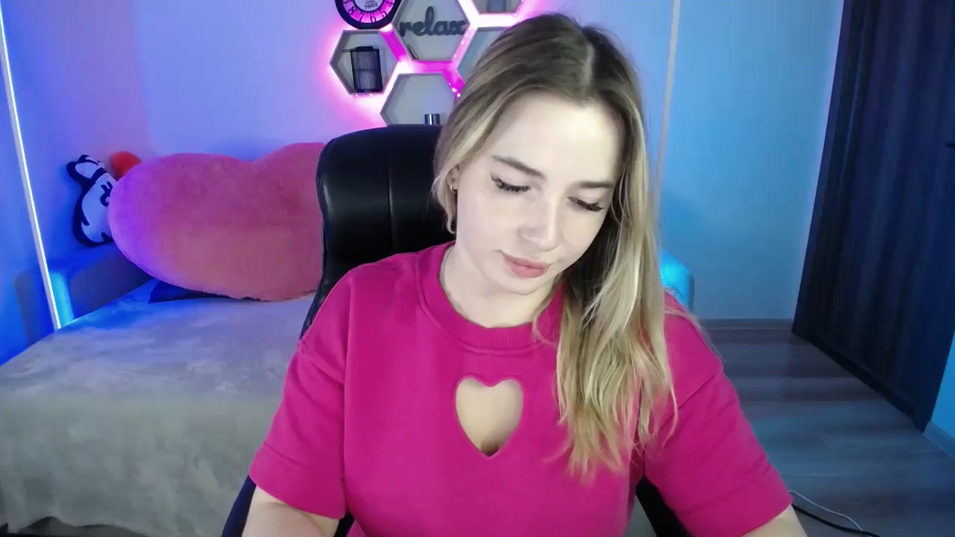Gallery image thumbnail from SabrinaViolet's myfreecams stream on, 08/15/2025, 09:01 image 5 of 20