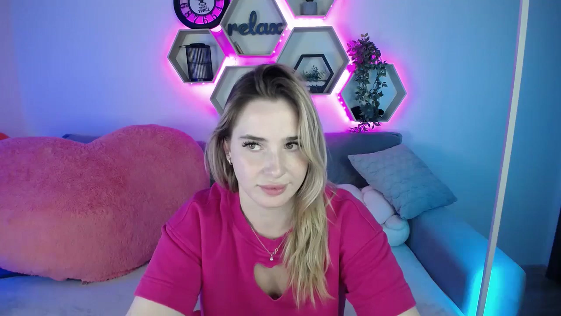 Gallery image thumbnail from SabrinaViolet's myfreecams stream on, 08/15/2025, 10:01 image 13 of 20