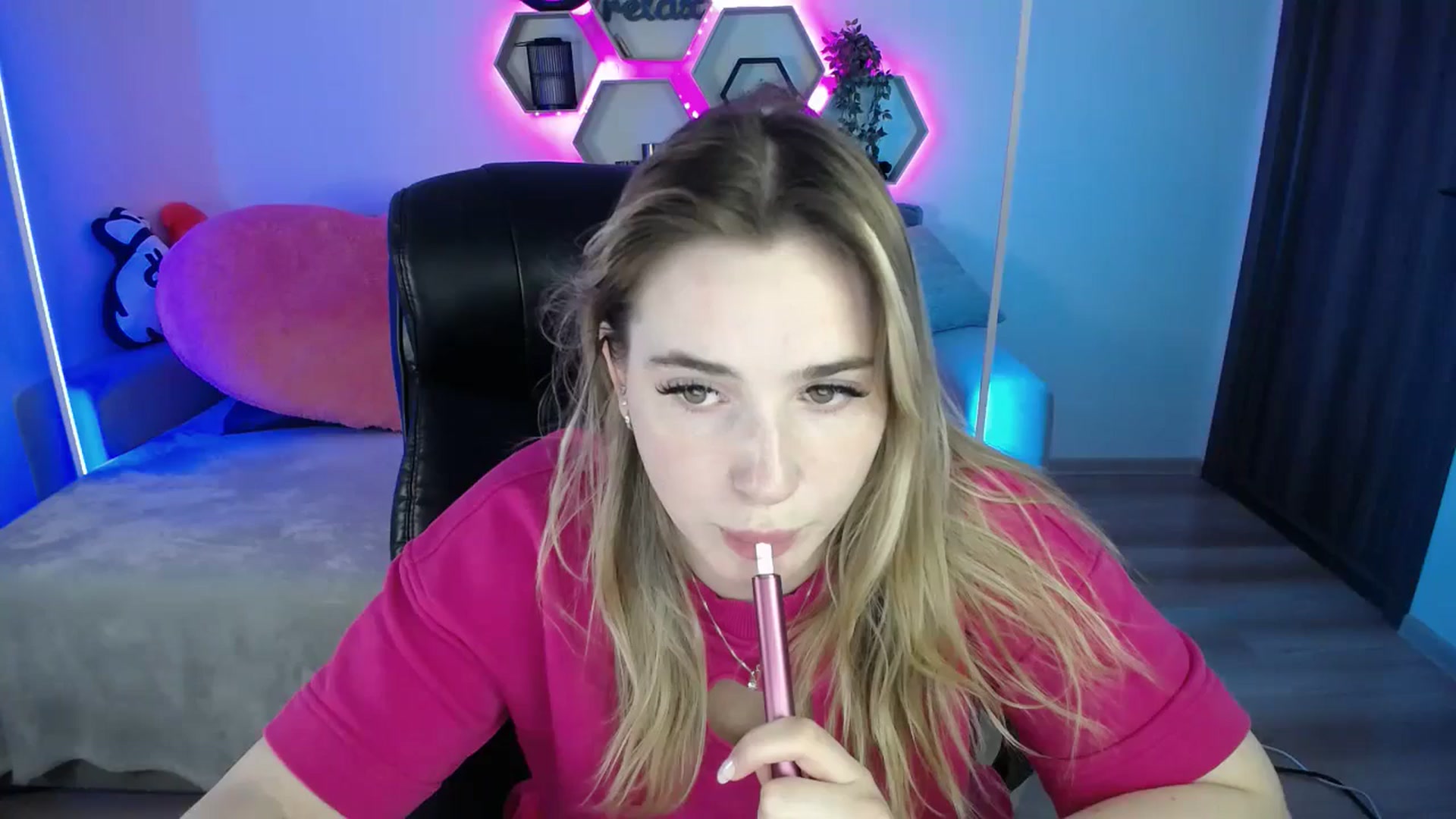 Gallery image thumbnail from SabrinaViolet's myfreecams stream on, 08/15/2025, 10:01 image 4 of 20