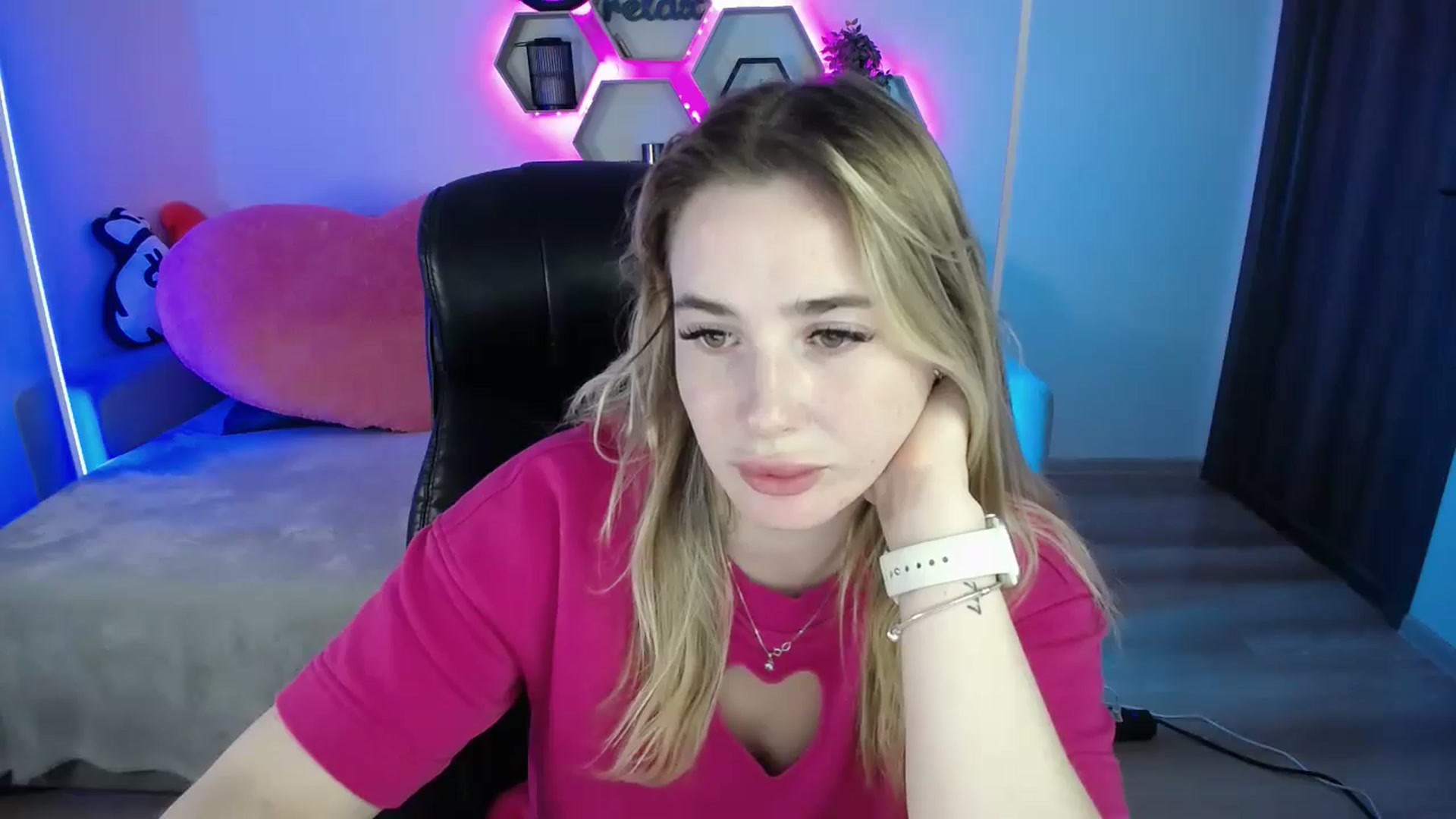 Gallery image thumbnail from SabrinaViolet's myfreecams stream on, 08/15/2025, 10:01 image 2 of 20