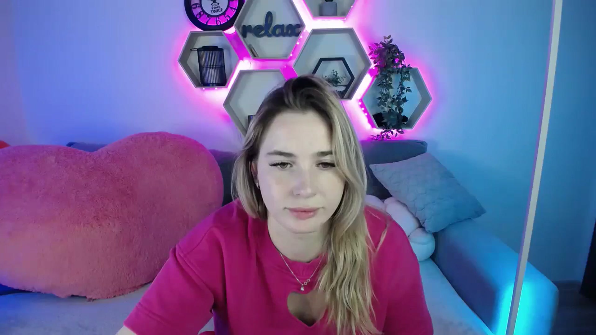 Gallery image thumbnail from SabrinaViolet's myfreecams stream on, 08/15/2025, 10:01 image 16 of 20