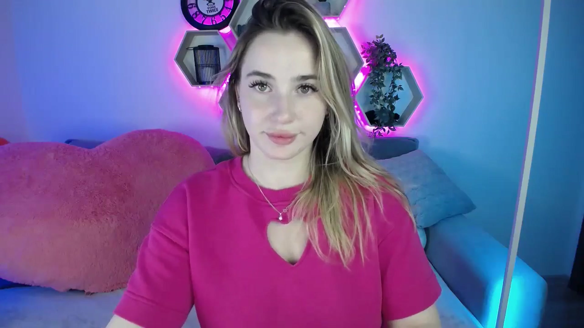 Gallery image thumbnail from SabrinaViolet's myfreecams stream on, 08/15/2025, 10:01 image 8 of 20