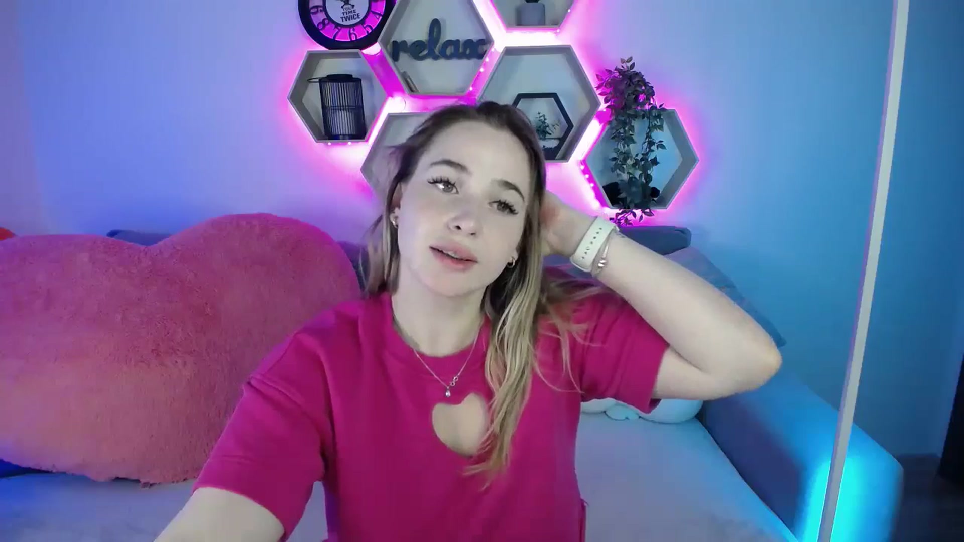 Gallery image thumbnail from SabrinaViolet's myfreecams stream on, 08/15/2025, 10:01 image 18 of 20