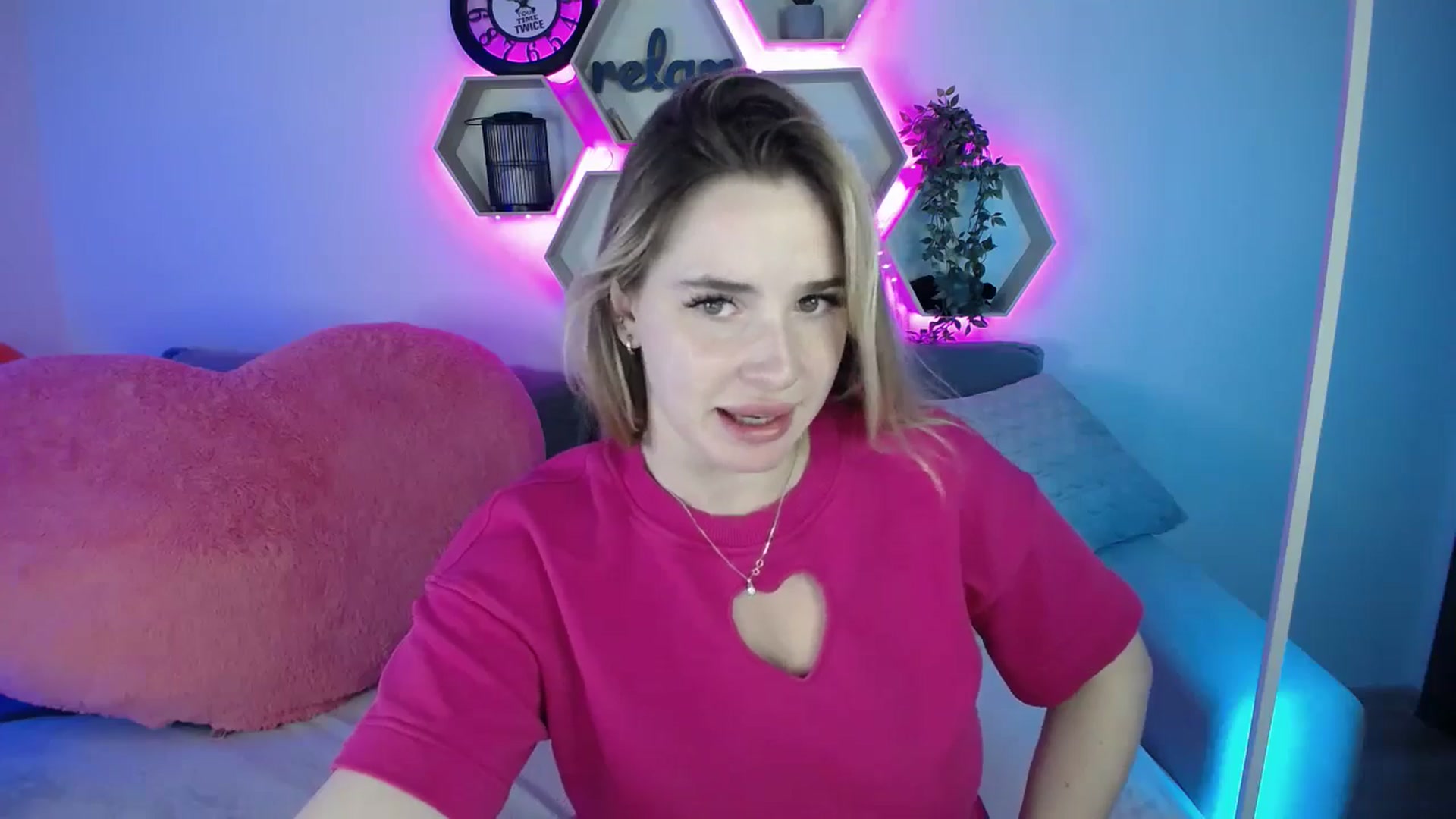 Gallery image thumbnail from SabrinaViolet's myfreecams stream on, 08/15/2025, 10:01 image 9 of 20