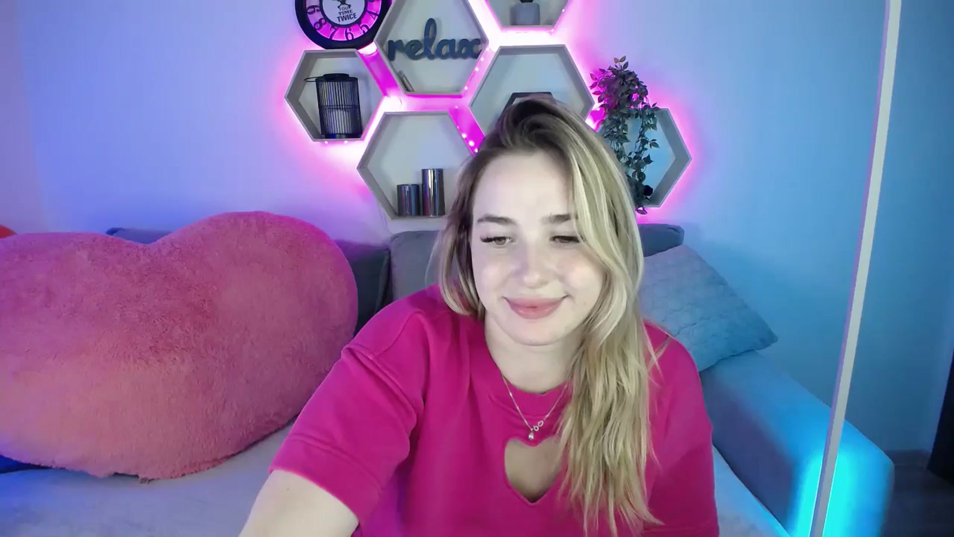 Gallery image thumbnail from SabrinaViolet's myfreecams stream on, 08/15/2025, 10:01 image 14 of 20