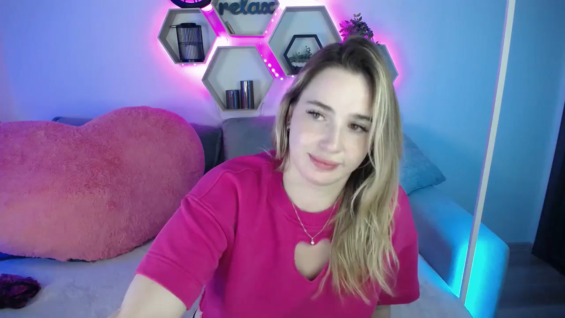Gallery image thumbnail from SabrinaViolet's myfreecams stream on, 08/15/2025, 10:21 image 18 of 20