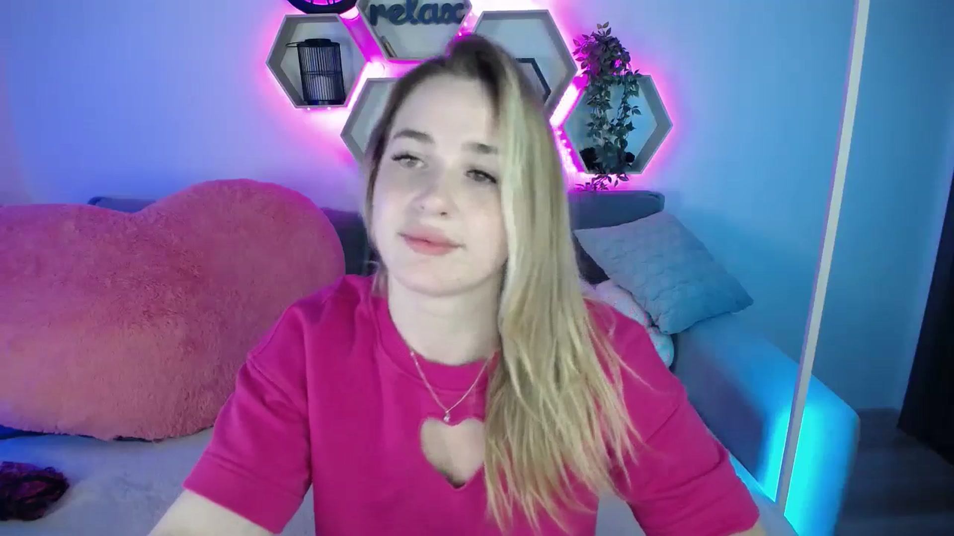 Gallery image thumbnail from SabrinaViolet's myfreecams stream on, 08/15/2025, 10:21 image 8 of 20