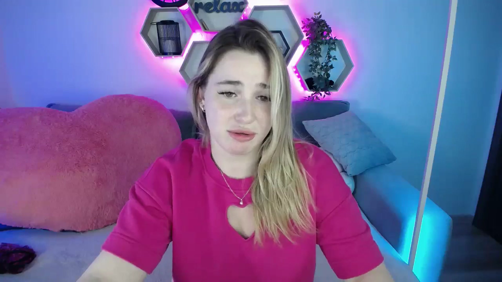 Gallery image thumbnail from SabrinaViolet's myfreecams stream on, 08/15/2025, 10:21 image 9 of 20