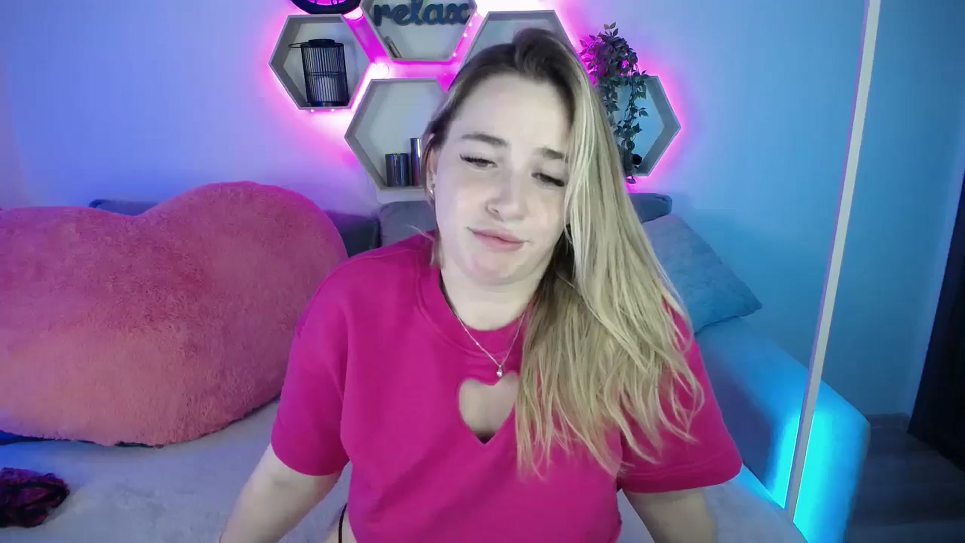 Gallery image thumbnail from SabrinaViolet's myfreecams stream on, 08/15/2025, 10:21 image 5 of 20