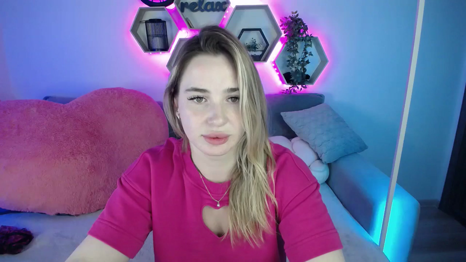 Gallery image thumbnail from SabrinaViolet's myfreecams stream on, 08/15/2025, 10:21 image 11 of 20