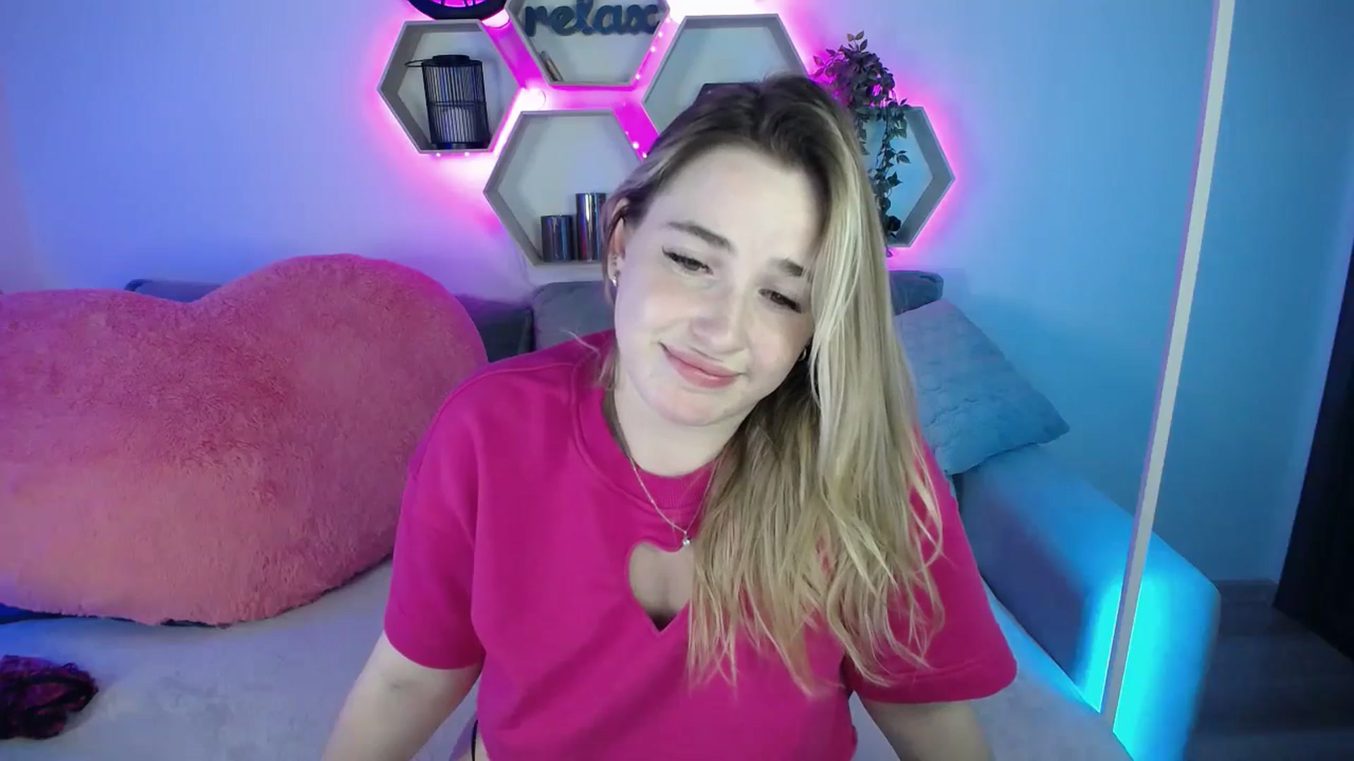 Gallery image thumbnail from SabrinaViolet's myfreecams stream on, 08/15/2025, 10:21 image 6 of 20